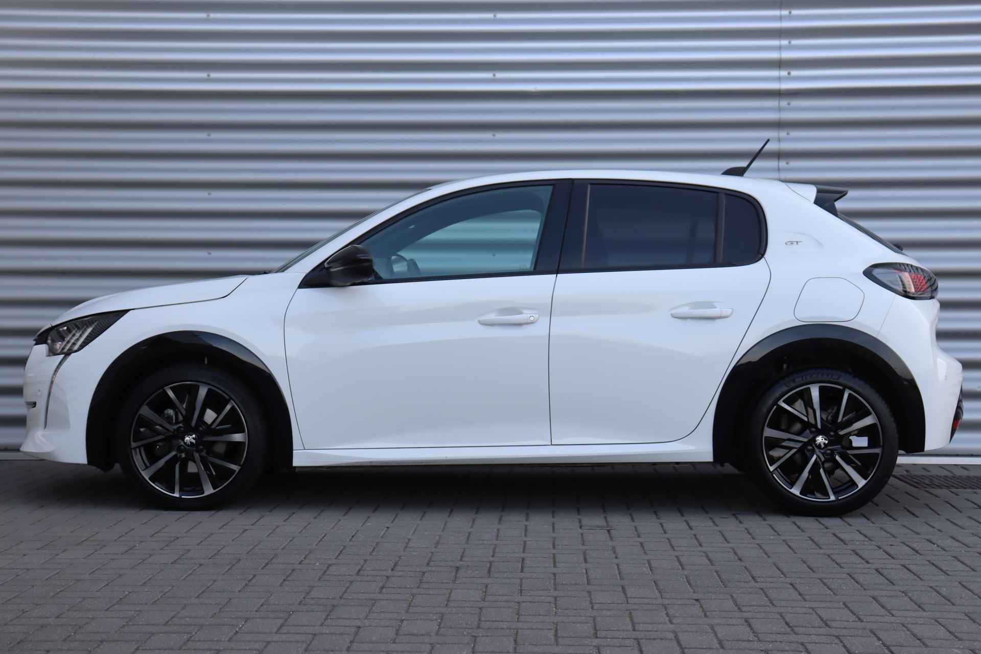 Peugeot 208 1.2 PURETECH 100PK GT PACK / NAVI / LEDER / CLIMA / PDC / 17" LMV / CAMERA / KEYLESS / FULL-LED / 1E EIGENAAR / NIEUWSTAAT !! - 2/38