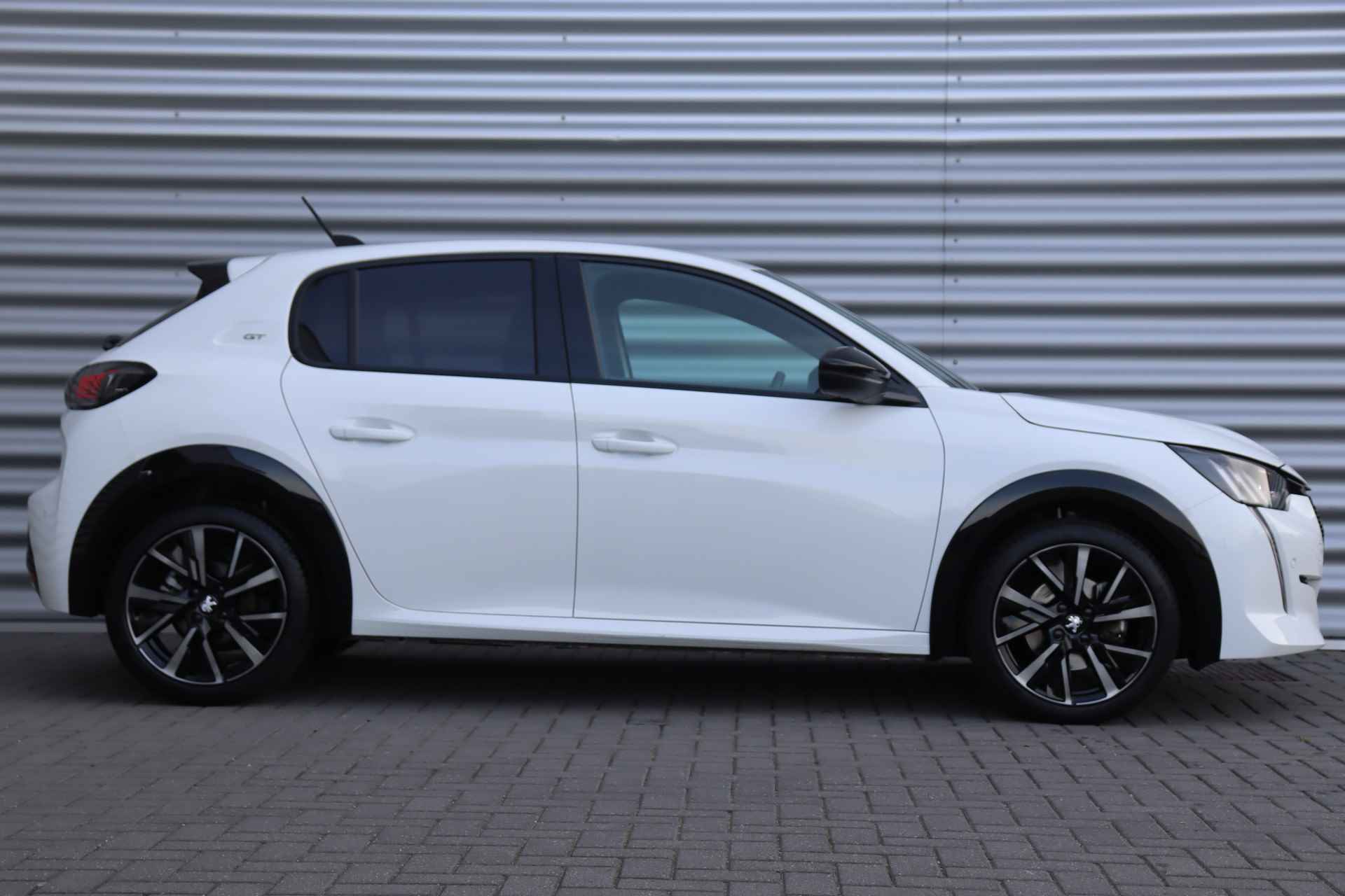 Peugeot 208 1.2 PURETECH 100PK GT PACK / NAVI / LEDER / CLIMA / PDC / 17" LMV / CAMERA / KEYLESS / FULL-LED / 1E EIGENAAR / NIEUWSTAAT !! - 3/38