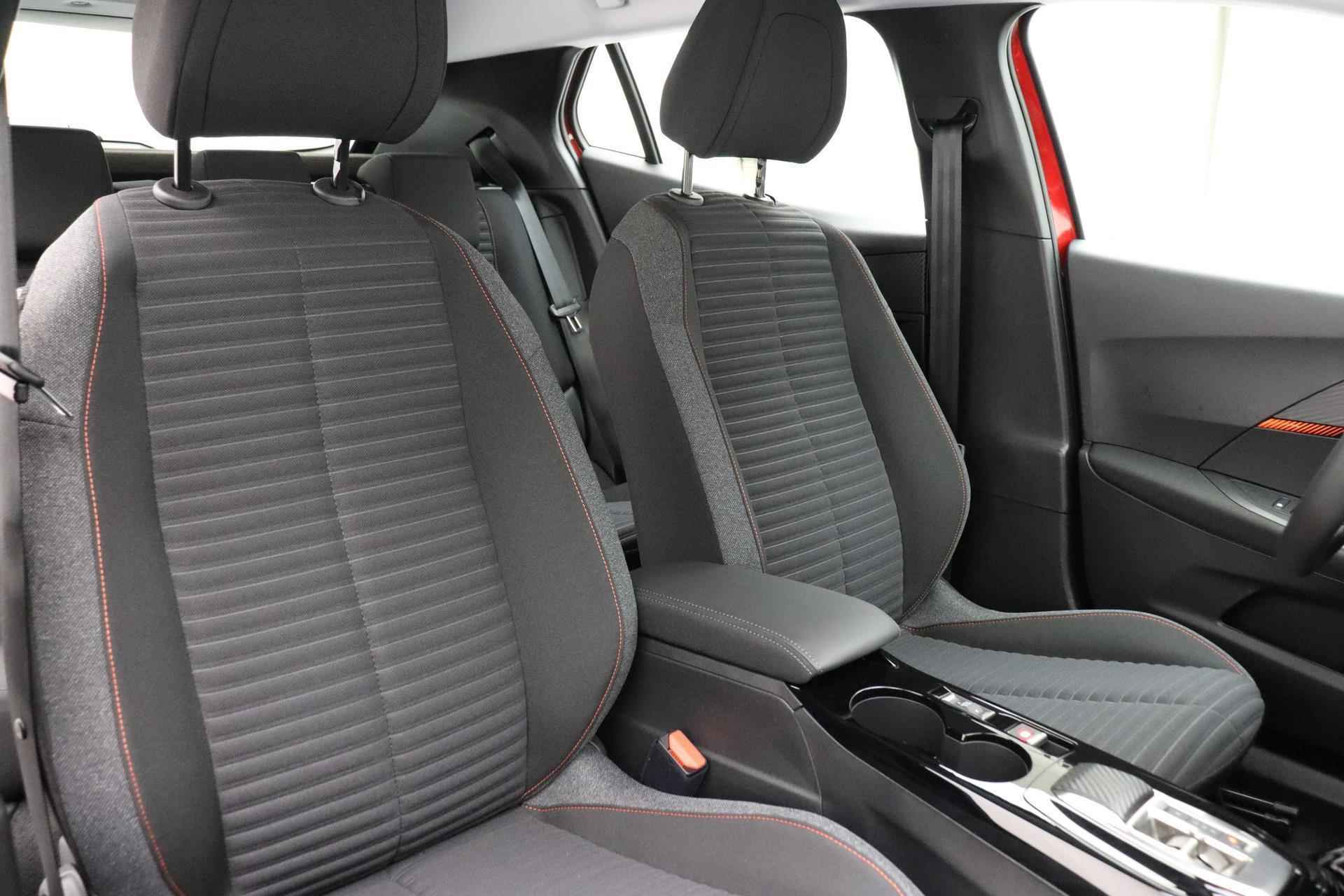 Peugeot e-2008 EV Allure 50 kWh 100% Elektrisch  | 3-Fase | Camera | Cruise Control | Airco | Start/stop | Lichtmetalen velgen | Snel leverbaar | Voorraad - 11/36
