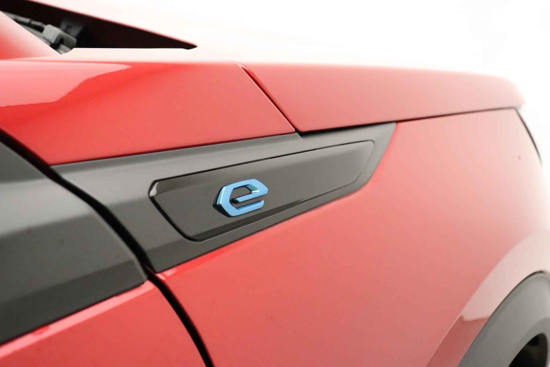 Peugeot e-2008 EV Allure 50 kWh 100% Elektrisch  | 3-Fase | Camera | Cruise Control | Airco | Start/stop | Lichtmetalen velgen | Snel leverbaar | Voorraad - 17/36