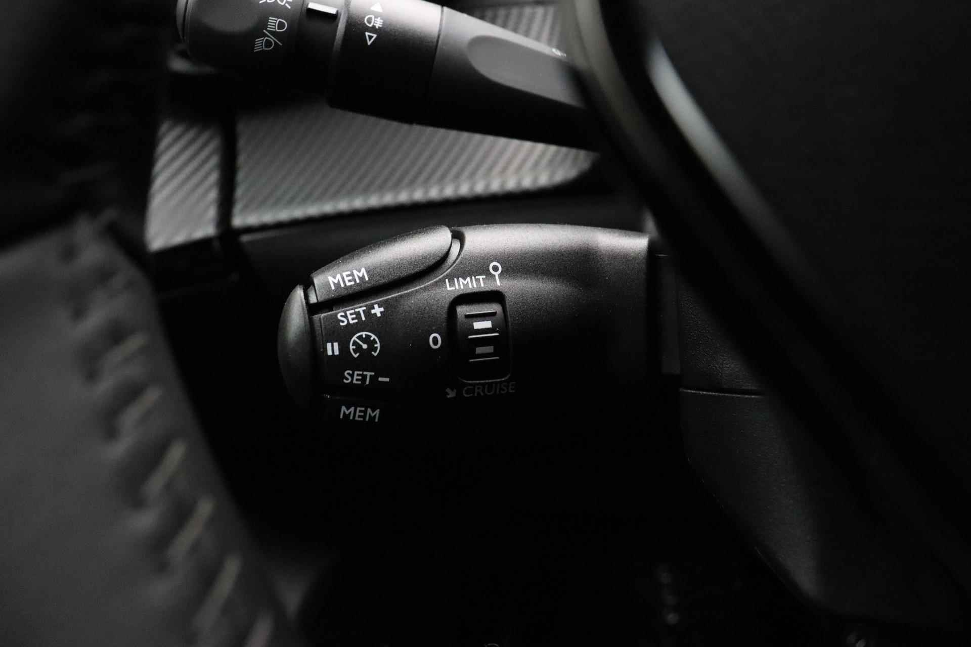 Peugeot e-2008 EV Allure 50 kWh 100% Elektrisch  | 3-Fase | Camera | Cruise Control | Airco | Start/stop | Lichtmetalen velgen | Snel leverbaar | Voorraad - 30/36