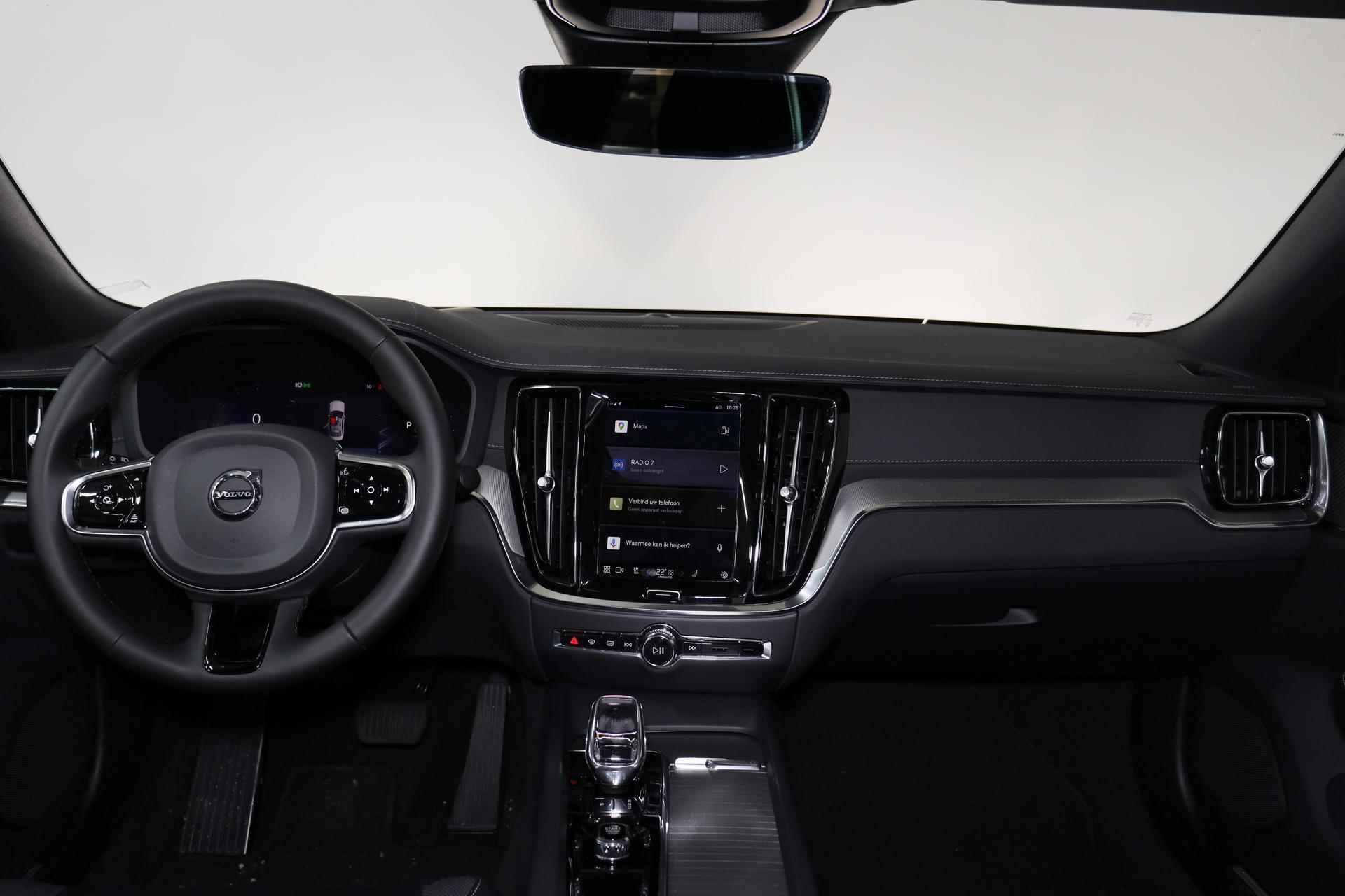 Volvo S60 B5 AWD Ultimate Dark - Panorama/schuifdak - IntelliSafe Assist & Surround - 360º Camera - Verwarmde voorstoelen, stuur & achterbank - Parkeersensoren voor & achter - Elektr. bedienb. voorstoelen met geheugen - Draadloze tel. lader - Head up display - 19' LMV - 25/26