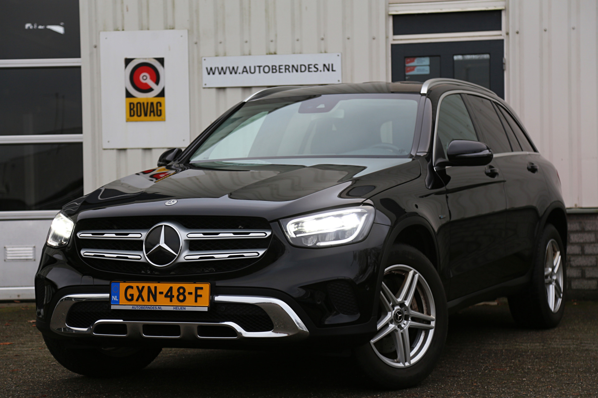 Mercedes-Benz GLC 300e 4MATIC PHEV Plug in hybride*BTW*1ste Eig*Perfect Onderh.*Elek. Trekhaak/Act. Remass./Parkeerass./LED/Stoelverw./Cruise-Cont