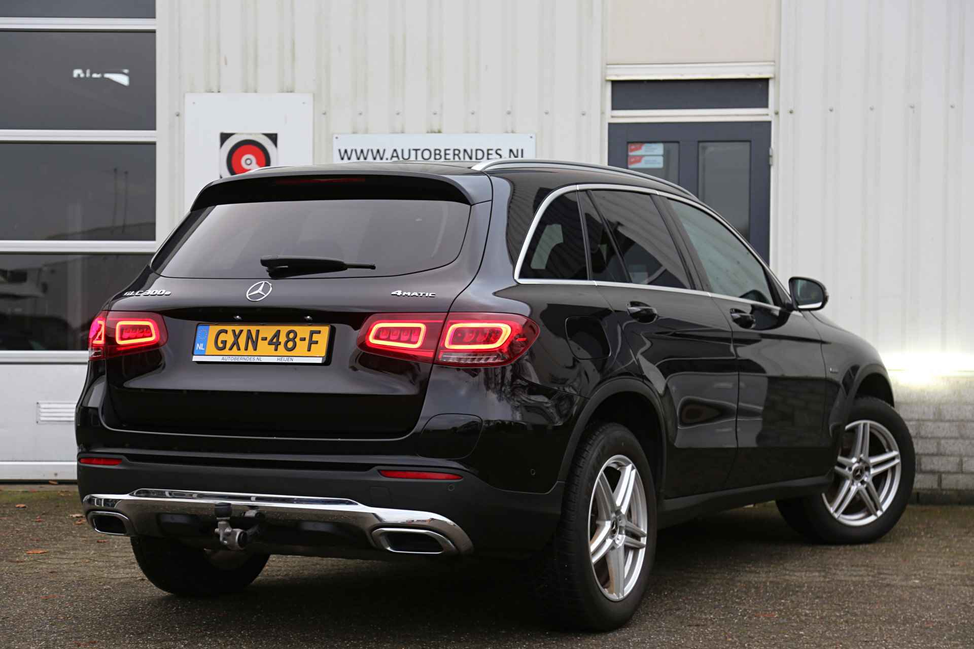 Mercedes-Benz GLC 300e 4MATIC PHEV Plug in hybride*BTW*1ste Eig*Perfect Onderh.*Elek. Trekhaak/Act. Remass./Parkeerass./LED/Stoelverw./Cruise-Cont - 2/59