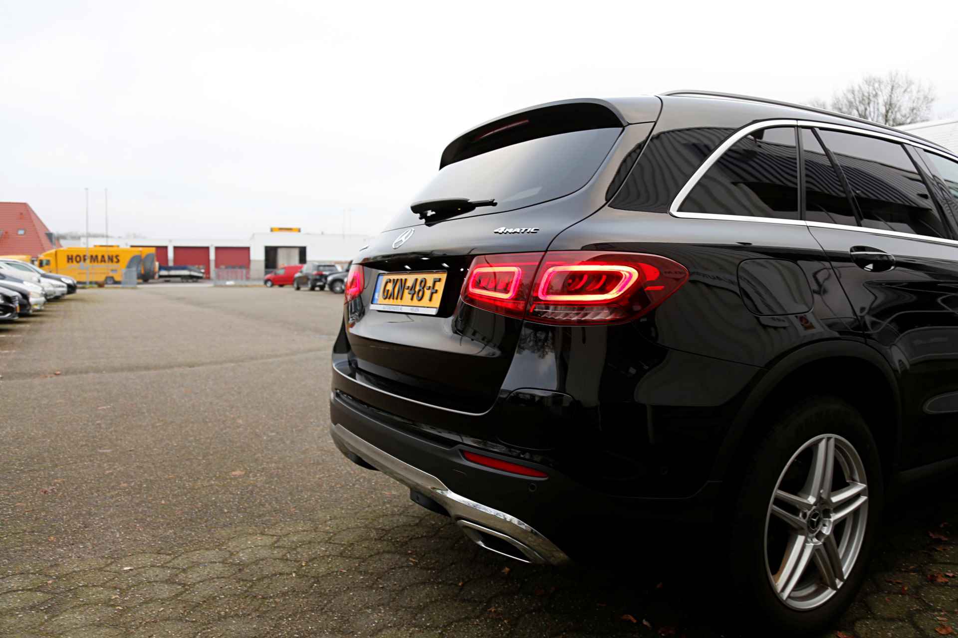 Mercedes-Benz GLC 300e 4MATIC PHEV Plug in hybride*BTW*1ste Eig*Perfect Onderh.*Elek. Trekhaak/Act. Remass./Parkeerass./LED/Stoelverw./Cruise-Cont - 50/59