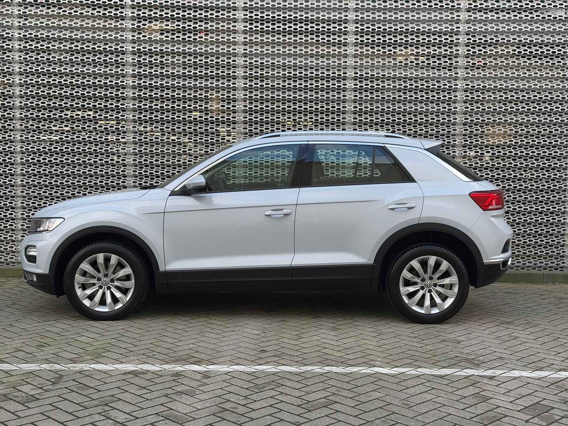 Volkswagen T-Roc 1.0 TSI Style / Parkeersensoren V+A / Alarmsysteem / 17" LMV / Navigatie / Adaptive Cruise Control - 5/29