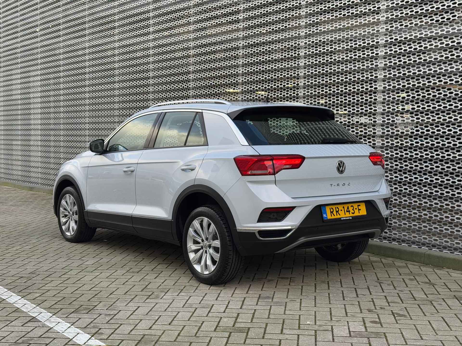 Volkswagen T-Roc 1.0 TSI Style / Parkeersensoren V+A / Alarmsysteem / 17" LMV / Navigatie / Adaptive Cruise Control - 6/29