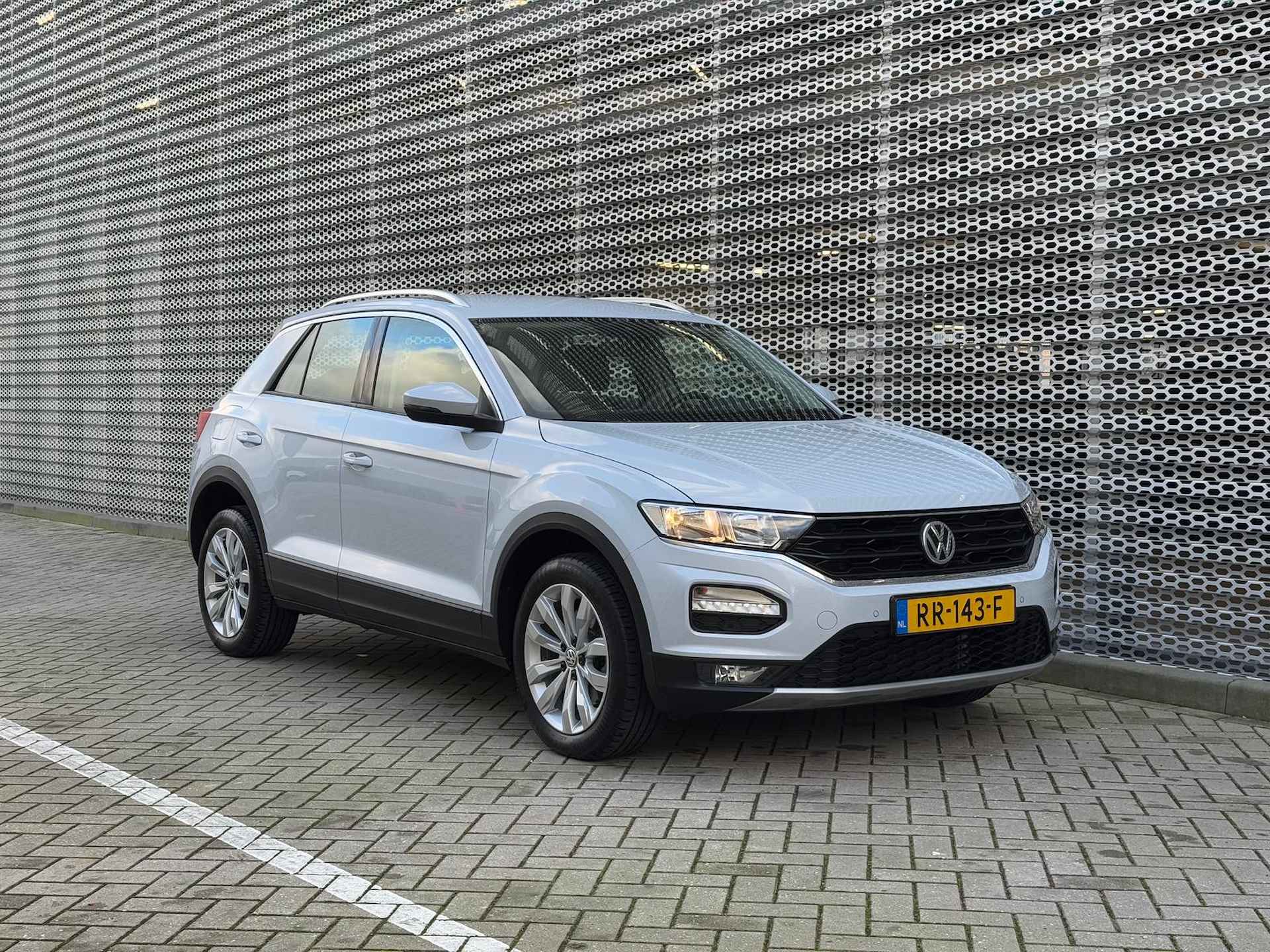 Volkswagen T-Roc 1.0 TSI Style / Parkeersensoren V+A / Alarmsysteem / 17" LMV / Navigatie / Adaptive Cruise Control - 10/29