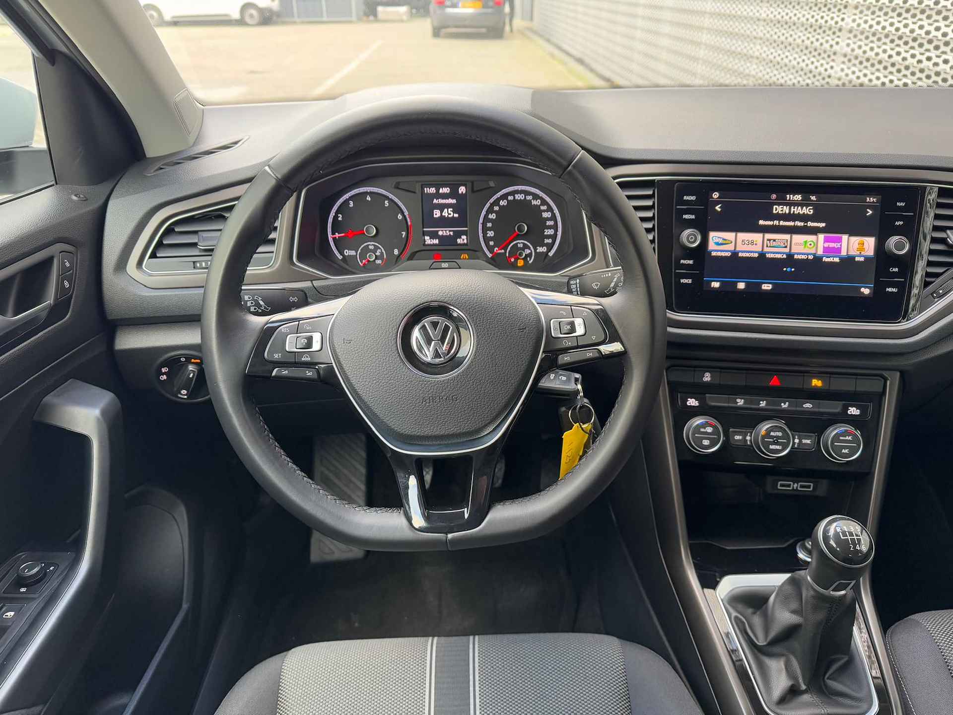 Volkswagen T-Roc 1.0 TSI Style / Parkeersensoren V+A / Alarmsysteem / 17" LMV / Navigatie / Adaptive Cruise Control - 15/29