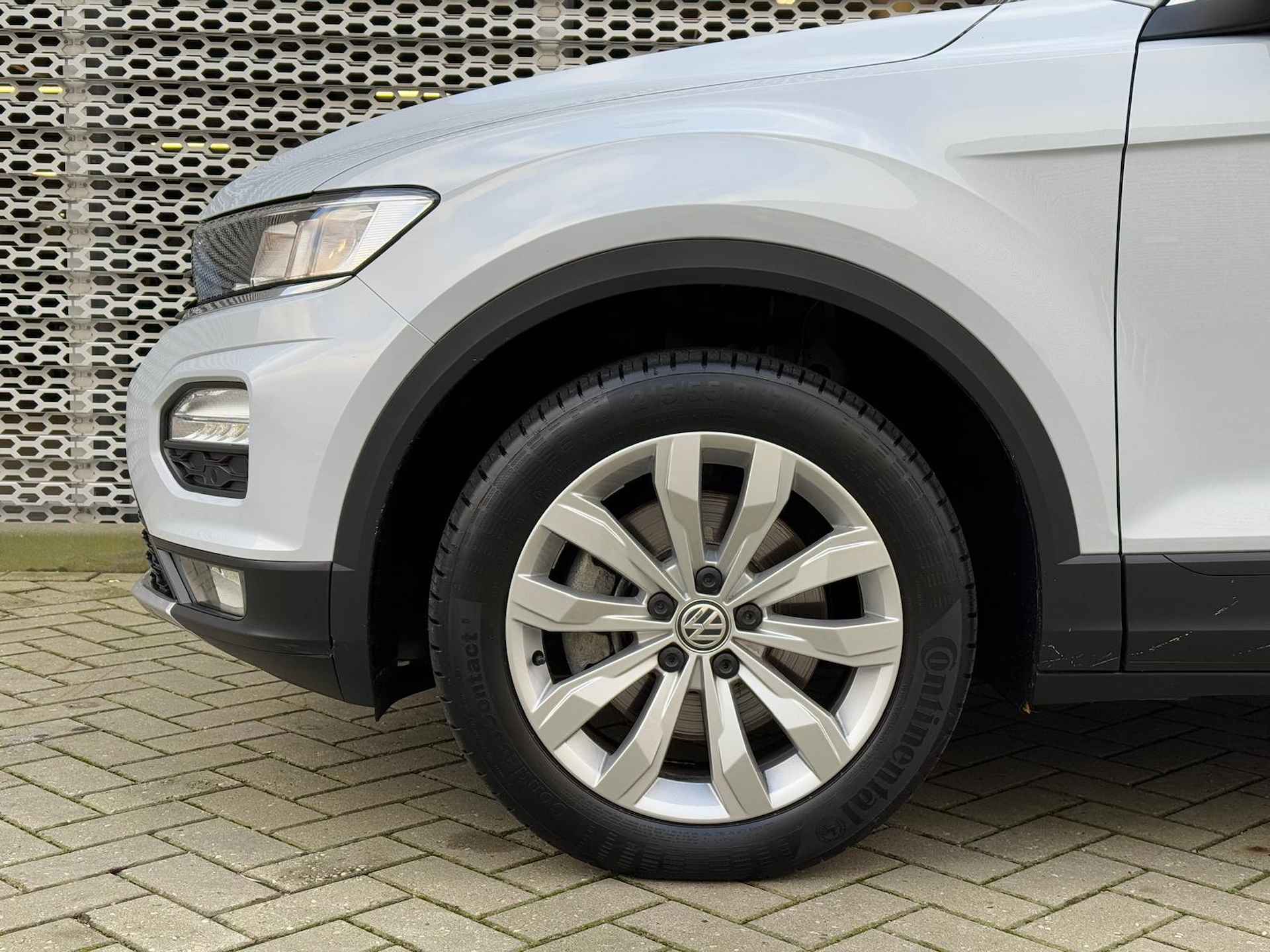 Volkswagen T-Roc 1.0 TSI Style / Parkeersensoren V+A / Alarmsysteem / 17" LMV / Navigatie / Adaptive Cruise Control - 29/29