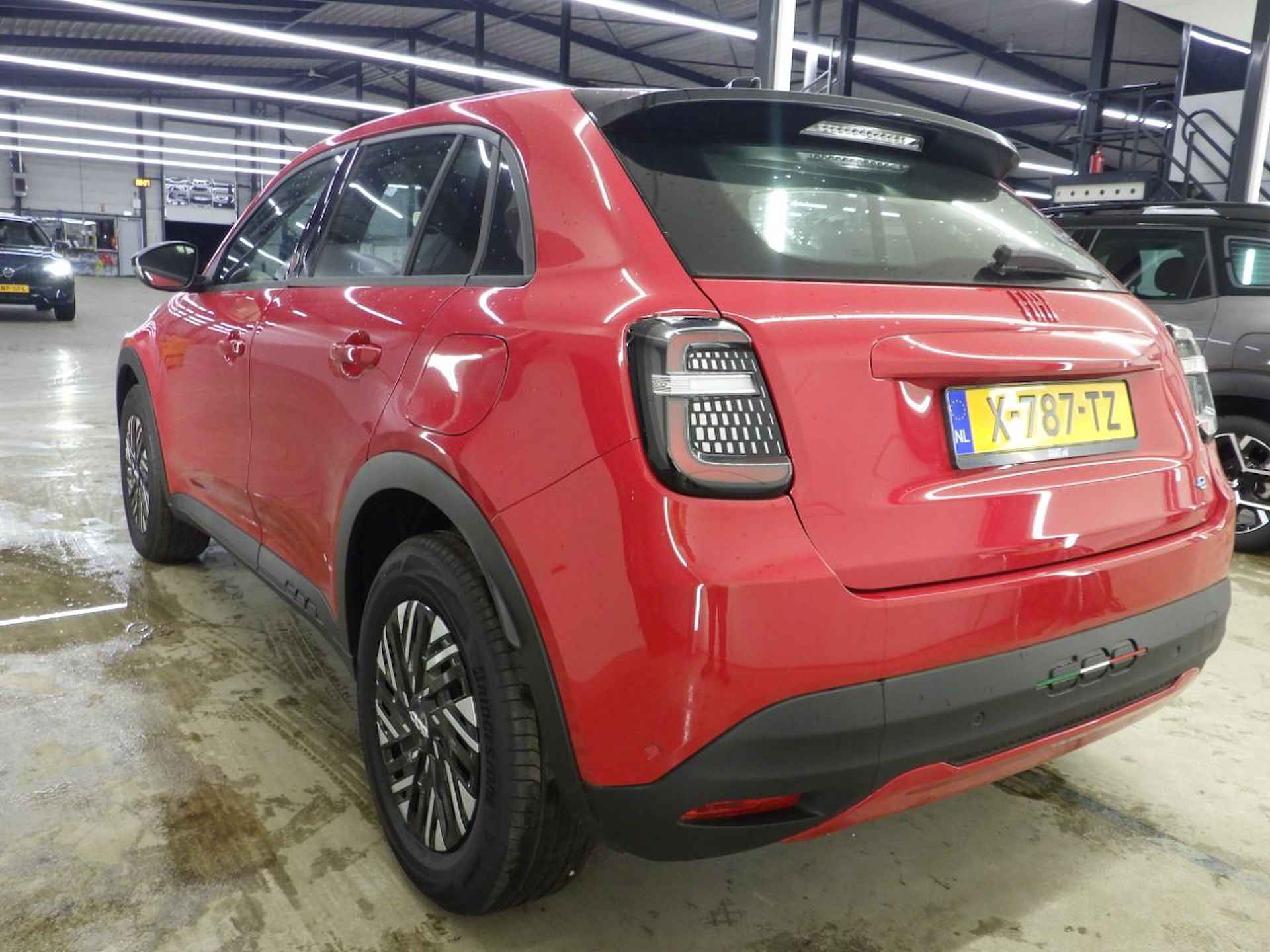 Fiat 600E RED 54 kWh 3 Fase VOORRAAD-ACTIE! €2000 SUBSIDIE! | Navigatie by App | Parkeersensoren | Draadloos Apple Carplay & Android Auto - 3/19