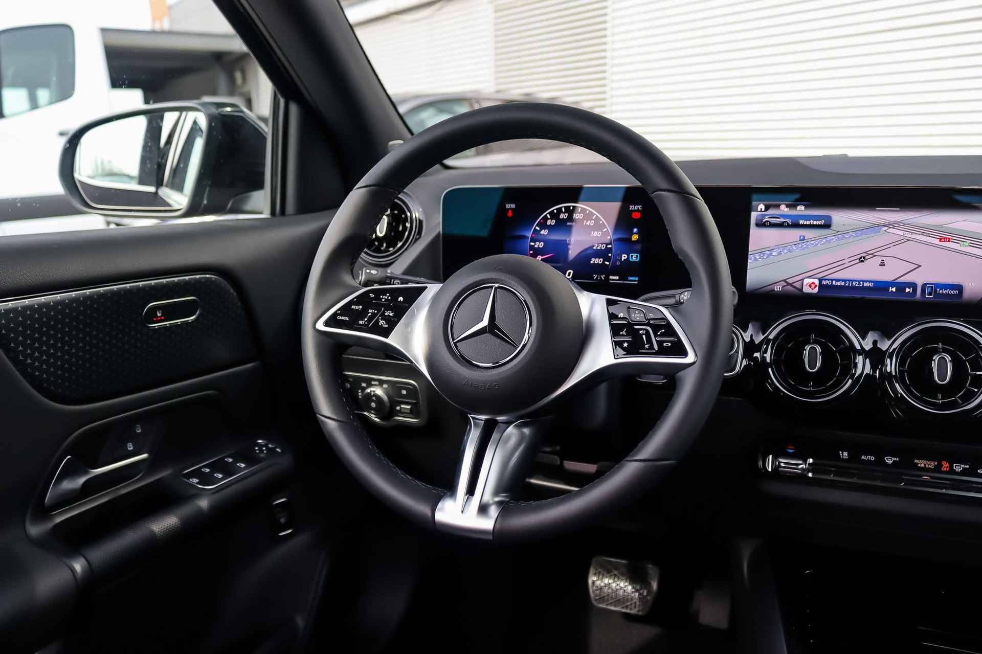 Mercedes-Benz GLA GLA 180 Automaat Star Edition - 22/34