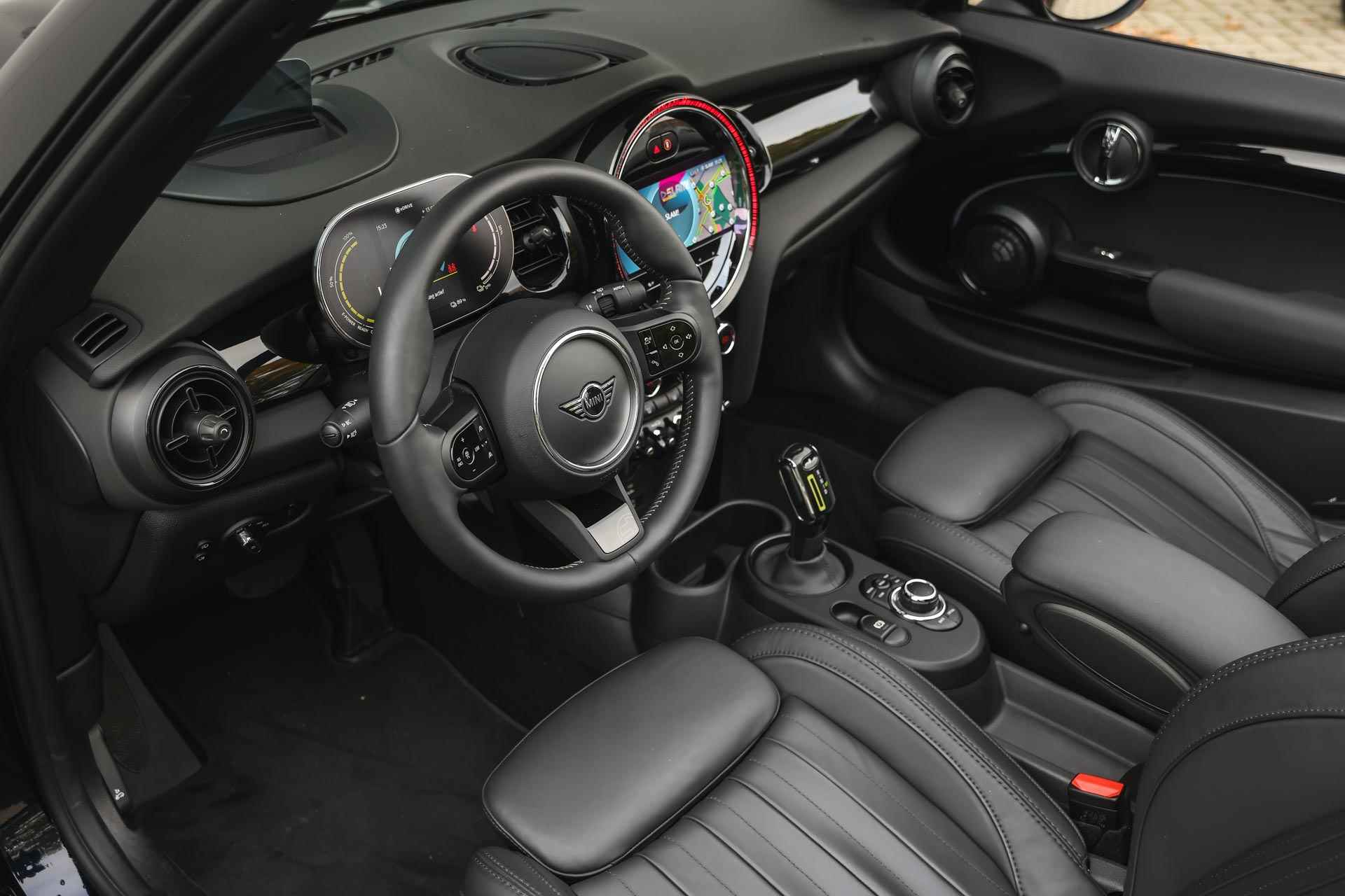 MINI Electric Cabrio MINI Yours / Achteruitrijcamera / 	Adaptieve LED / Sportstoelen / Active Cruise Control / Comfort Access / Park Assistant - 4/37