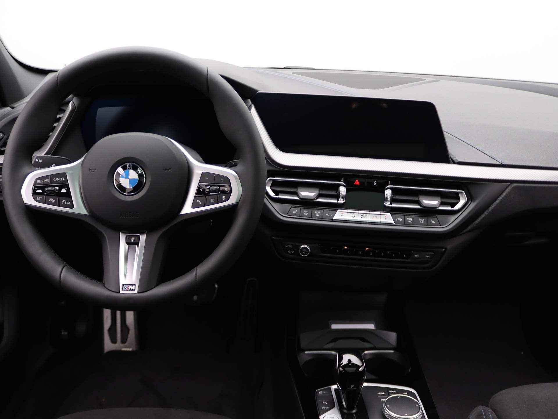 BMW 1 Serie 5-deurs 118i / Panoramadak / Harman Kardon / Active Cruise Control / Head-Up Display - 7/23