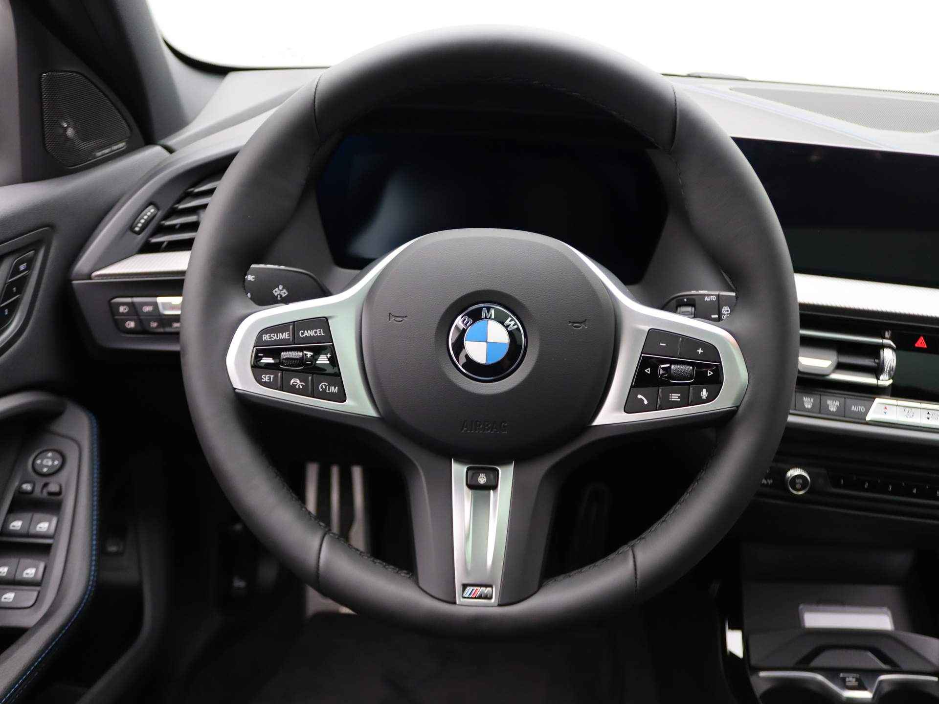 BMW 1 Serie 5-deurs 118i / Panoramadak / Harman Kardon / Active Cruise Control / Head-Up Display - 8/23