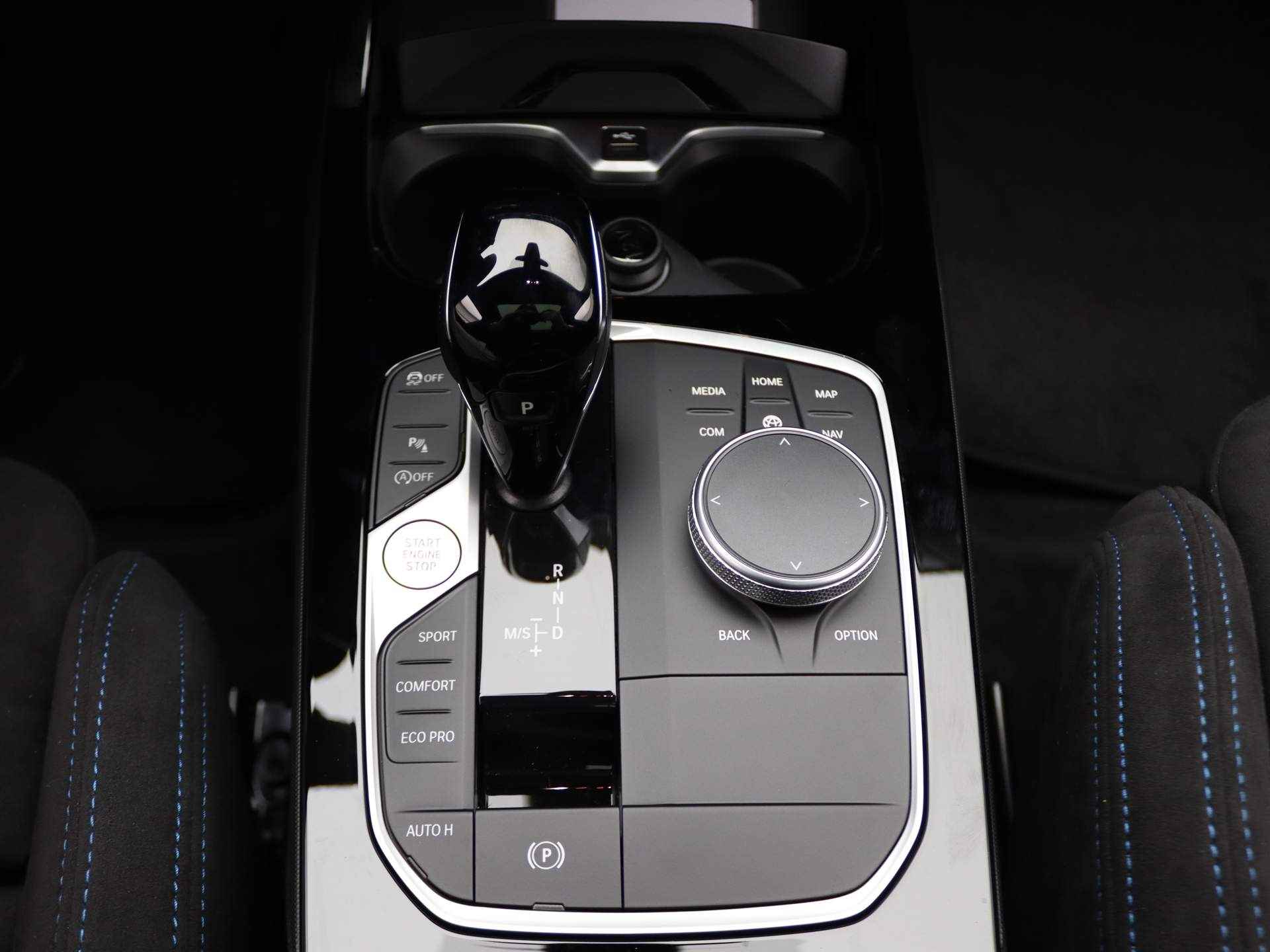 BMW 1 Serie 5-deurs 118i / Panoramadak / Harman Kardon / Active Cruise Control / Head-Up Display - 14/23