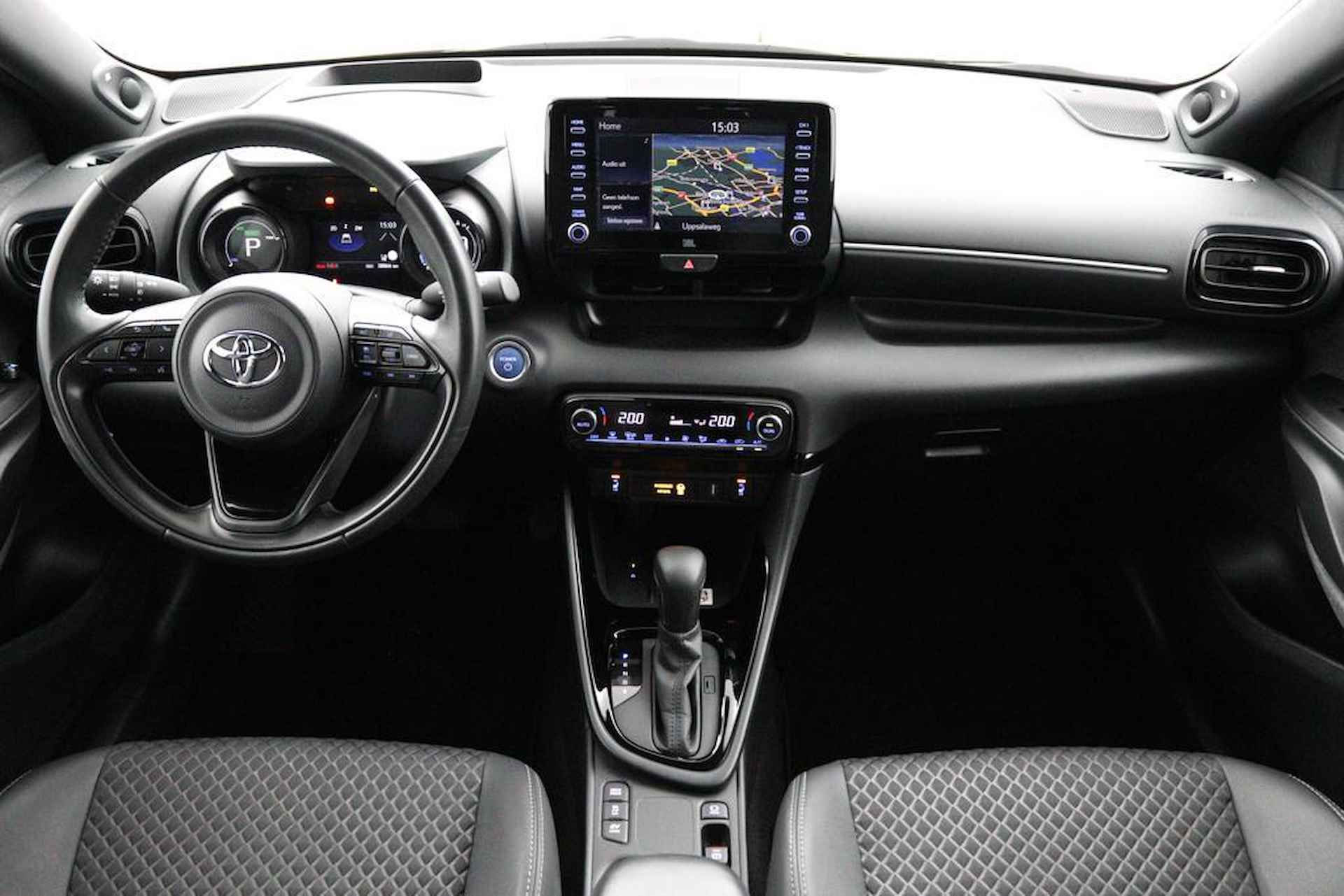 Toyota Yaris 1.5 Hybrid Executive | Navigatie | Parkeersensoren V + A | Keyless start en entry | - 4/44