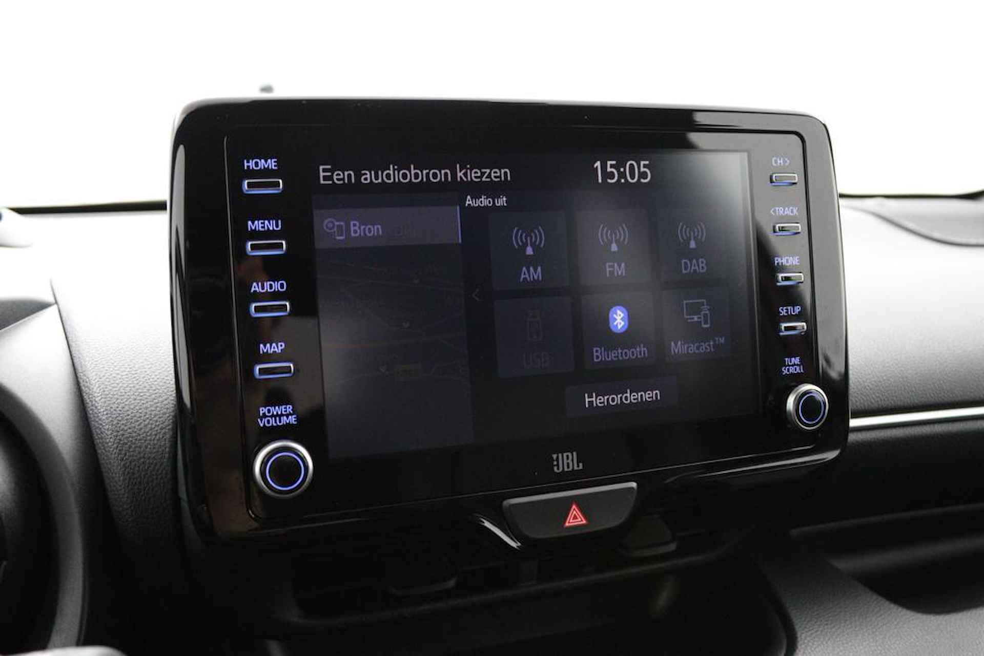 Toyota Yaris 1.5 Hybrid Executive | Navigatie | Parkeersensoren V + A | Keyless start en entry | - 9/44