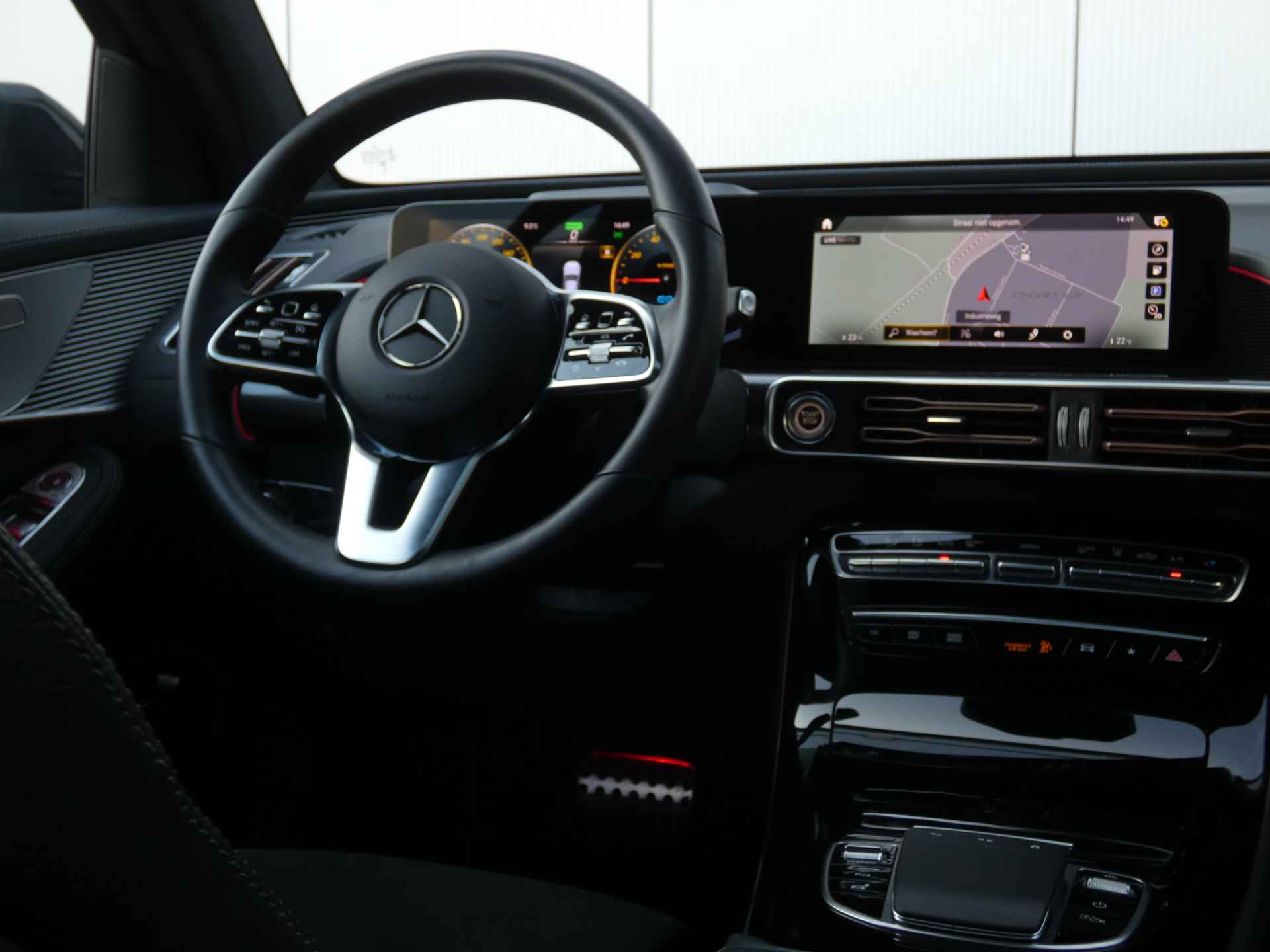 Mercedes-Benz EQC 400 4MATIC AMG Line 80 kWh | Luchtvering | Schuif-/Kanteldak | Trekhaak | 360 Camera - 25/79