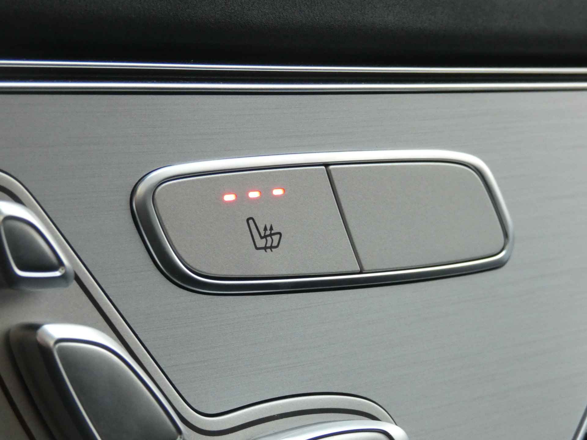 Mercedes-Benz EQC 400 4MATIC AMG Line 80 kWh | Luchtvering | Schuif-/Kanteldak | Trekhaak | 360 Camera - 35/80