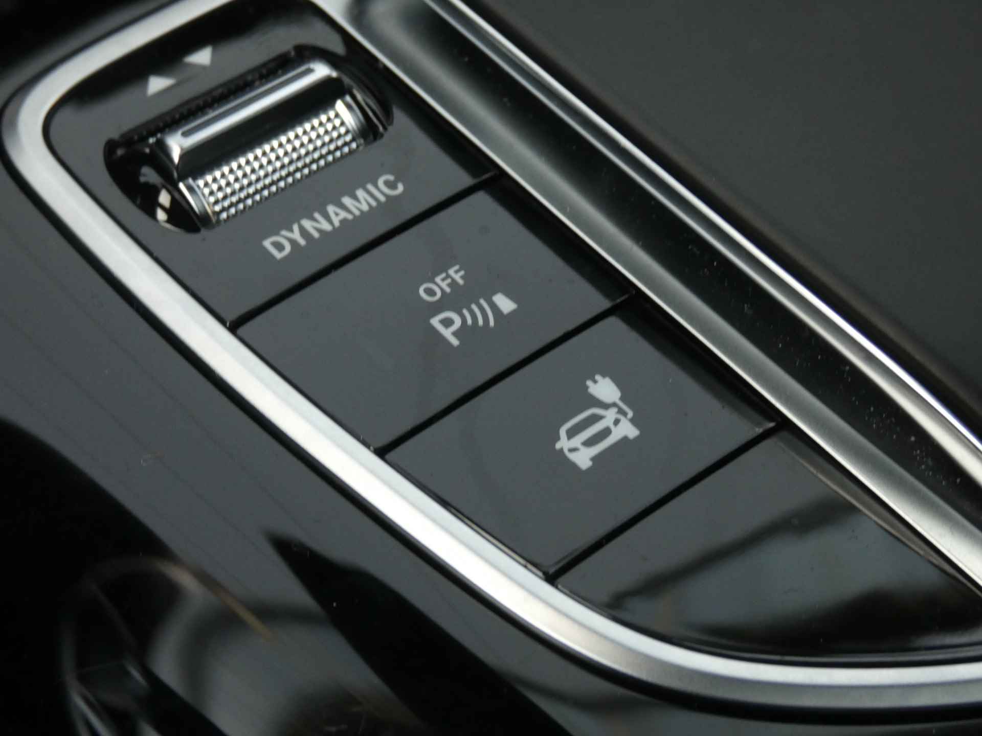 Mercedes-Benz EQC 400 4MATIC AMG Line 80 kWh | Luchtvering | Schuif-/Kanteldak | Trekhaak | 360 Camera - 67/79