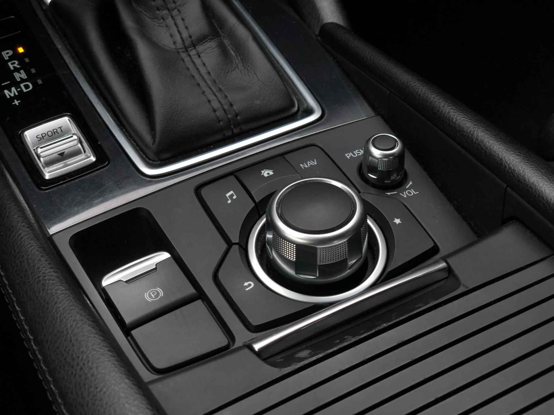 Mazda 6 2.0 SkyActiv | Leder, Navi, Camera, Stoelverw., Climate, Trekhaak afn. | Dealeronderhouden | 2e Eigenaar | - 39/55