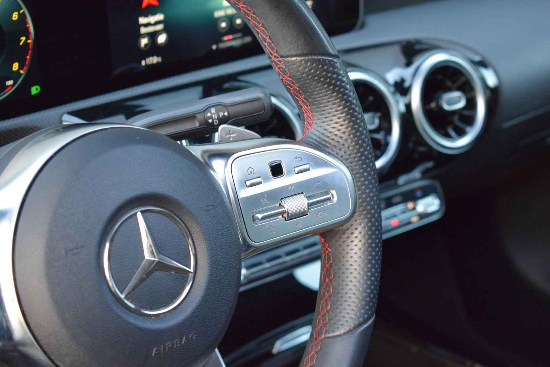 Mercedes-Benz A-klasse 180 Business Solution AMG / Pano / Schuifdak / Stoelverwarming - 12/60