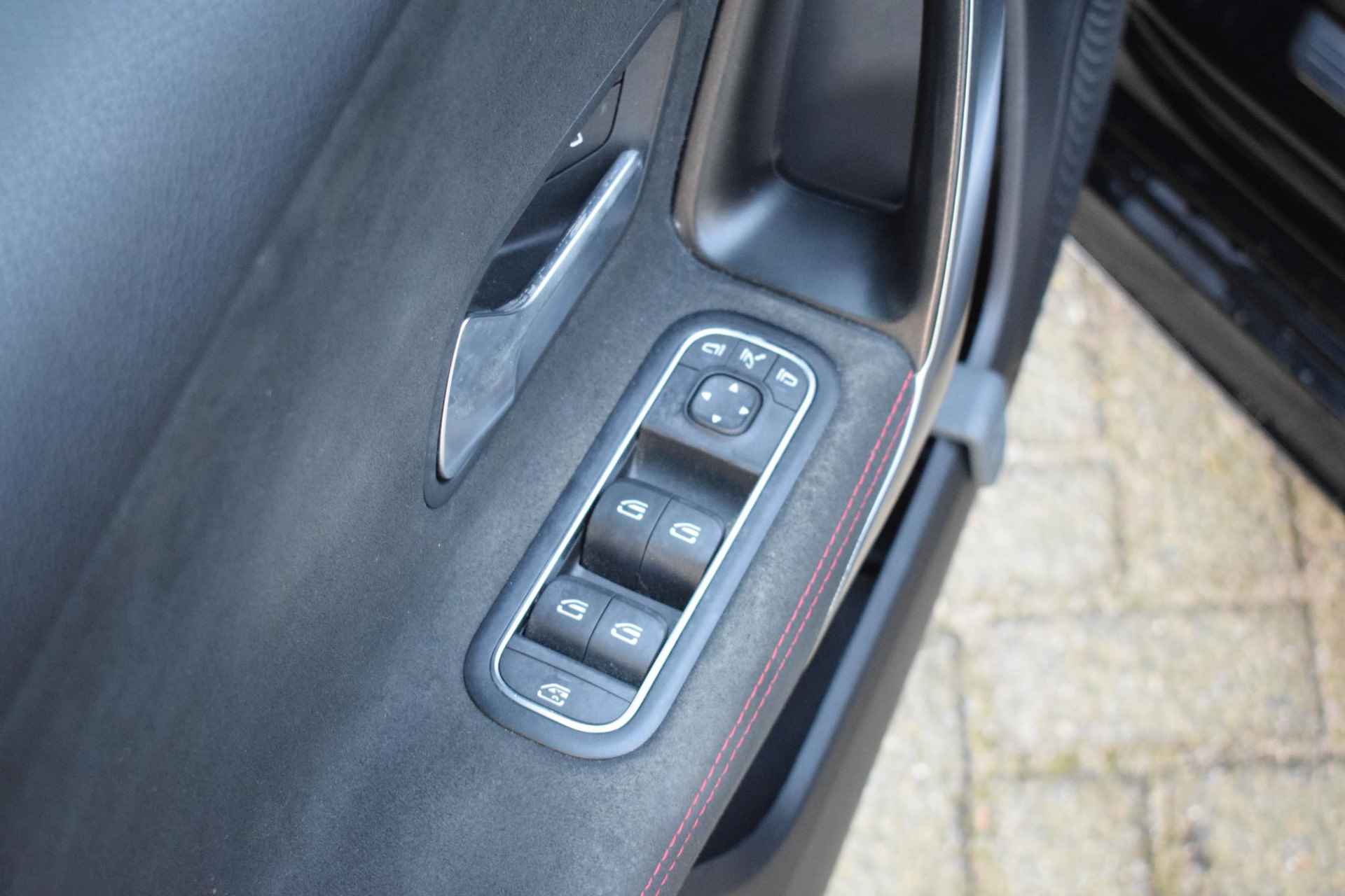 Mercedes-Benz A-klasse 180 Business Solution AMG / Pano / Schuifdak / Stoelverwarming - 15/60