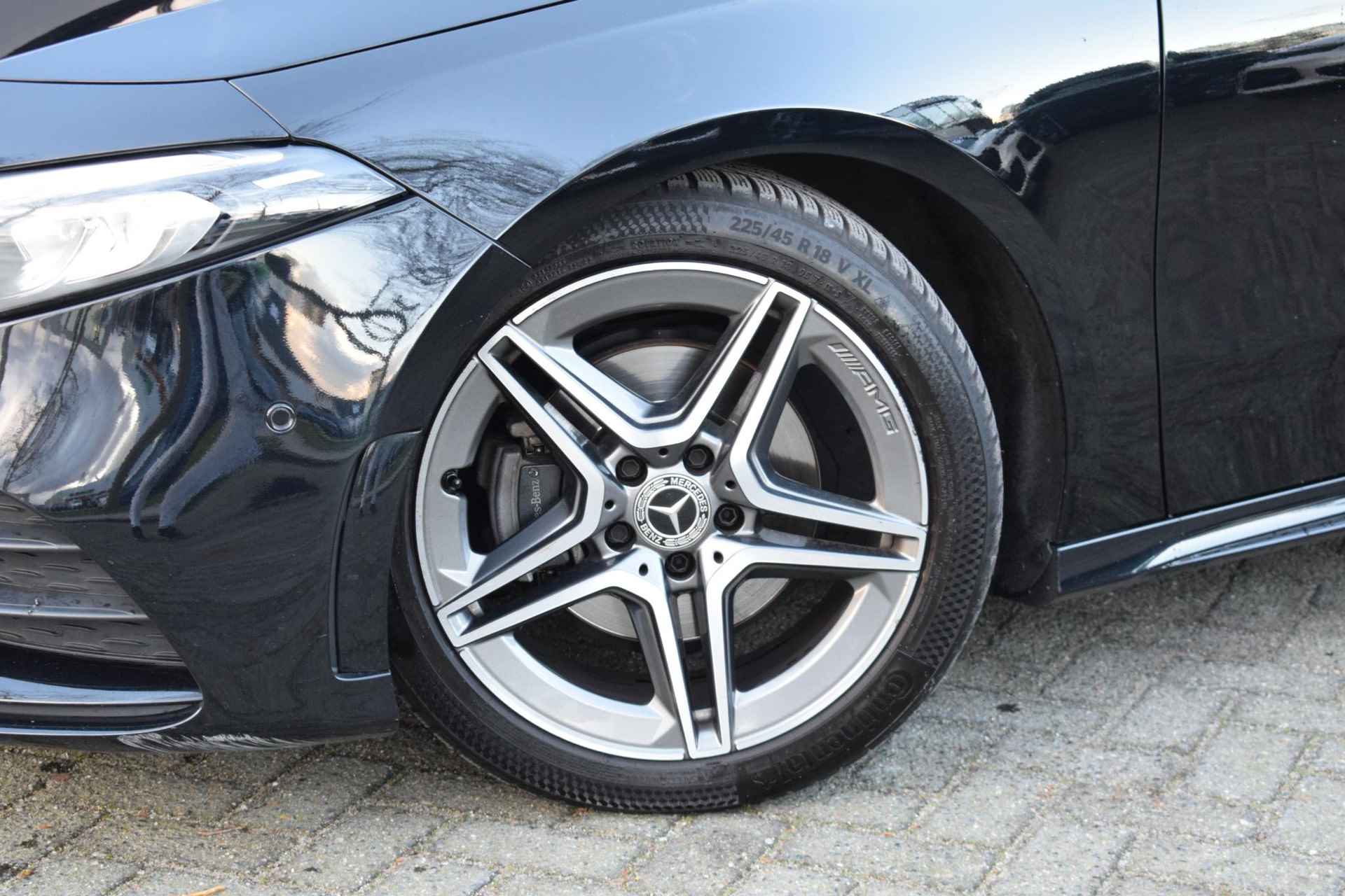 Mercedes-Benz A-klasse 180 Business Solution AMG / Pano / Schuifdak / Stoelverwarming - 40/60