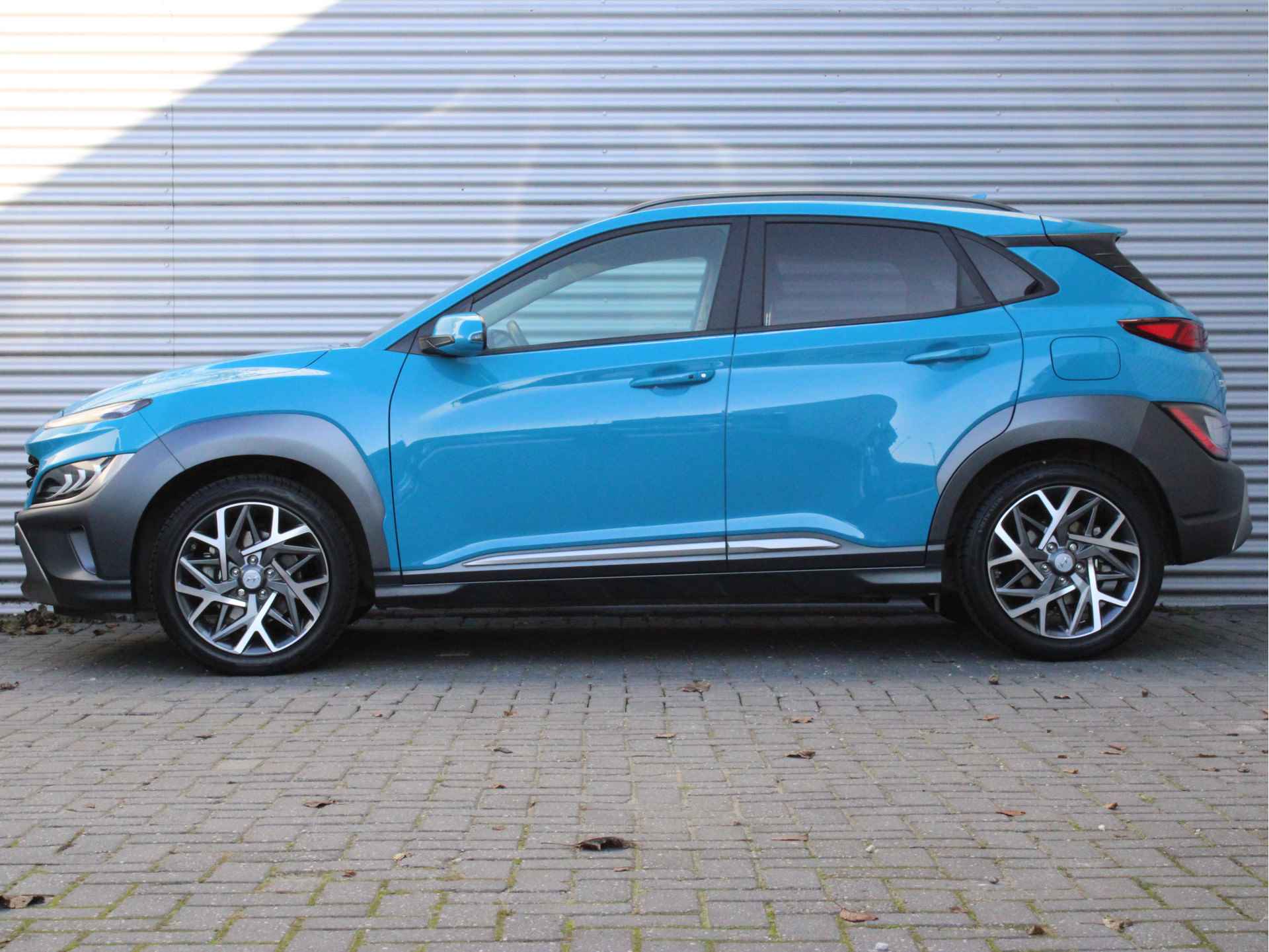 Hyundai KONA 1.6 GDI HEV Premium 140pk Automaat | Leder | HeadUp-Display | Stoelverwarming | Elektr. Stoelen | Achteruitrijcamera | - 3/36