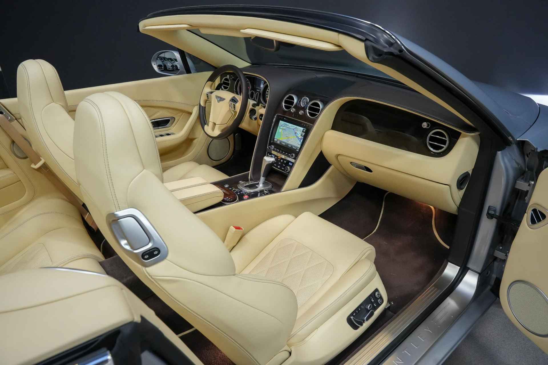 Bentley Continental GTC 4.0 507pk V8 |luchtvering|diamond stiching|massage stoelen|memory|adaptive cruise control|stoel ventilatie + verwarming|navi|bluetooth|21"| - 7/47