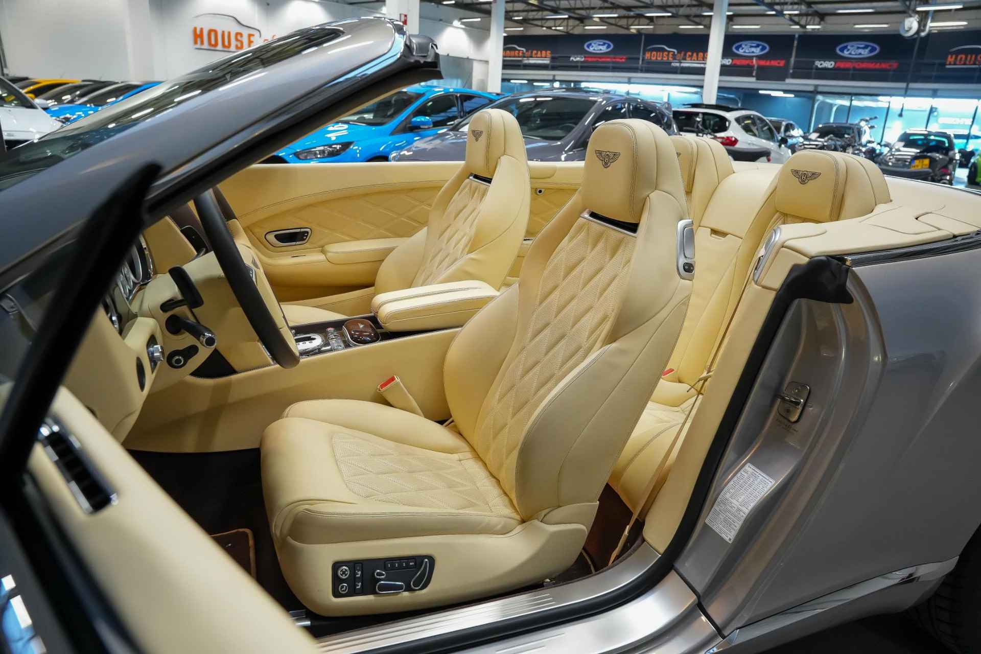 Bentley Continental GTC 4.0 507pk V8 |luchtvering|diamond stiching|massage stoelen|memory|adaptive cruise control|stoel ventilatie + verwarming|navi|bluetooth|21"| - 35/47