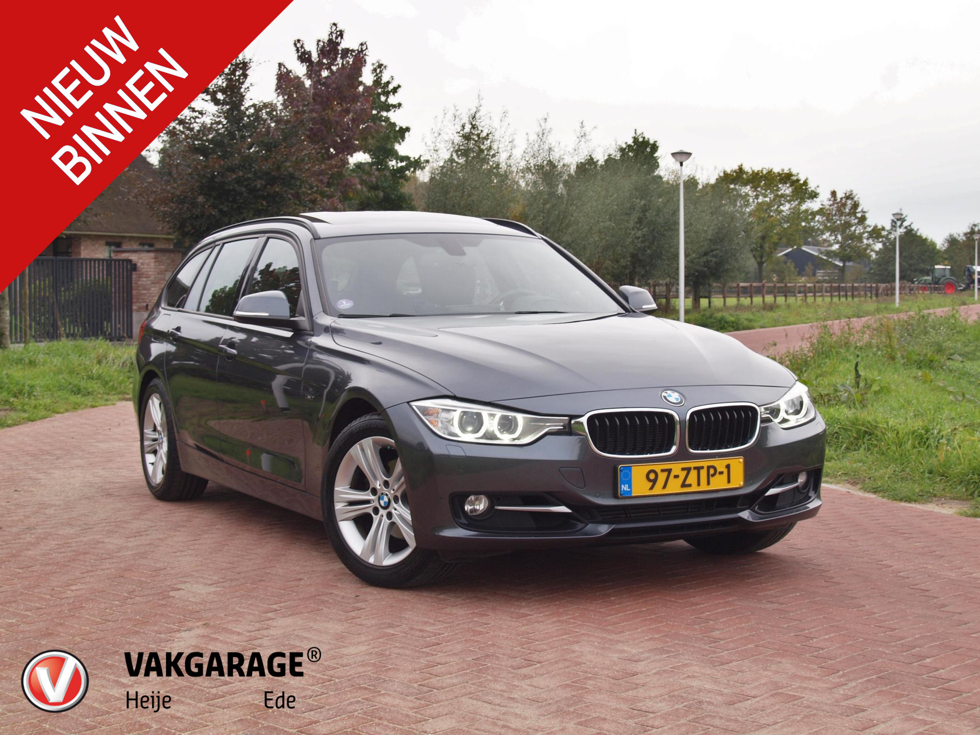 BMW 3-serie Touring 320i Upgrade Edition | 66.000 KM | Harman Kardon | Panoramadak | Trekhaak | Automaat | Lederen Bekleding |