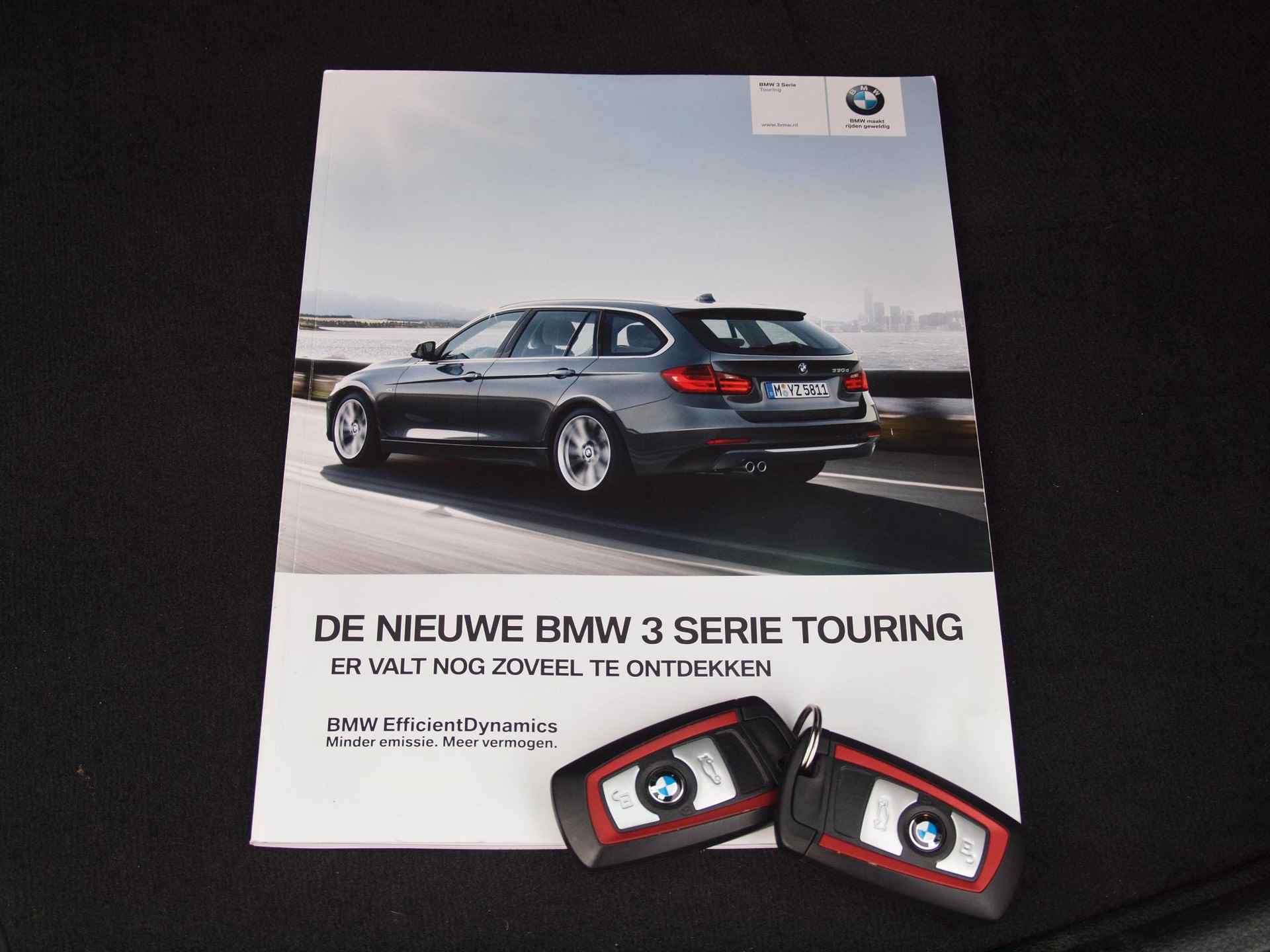 BMW 3-serie Touring 320i Upgrade Edition | 66.000 KM | Harman Kardon | Panoramadak | Trekhaak | Automaat | Lederen Bekleding | - 30/31