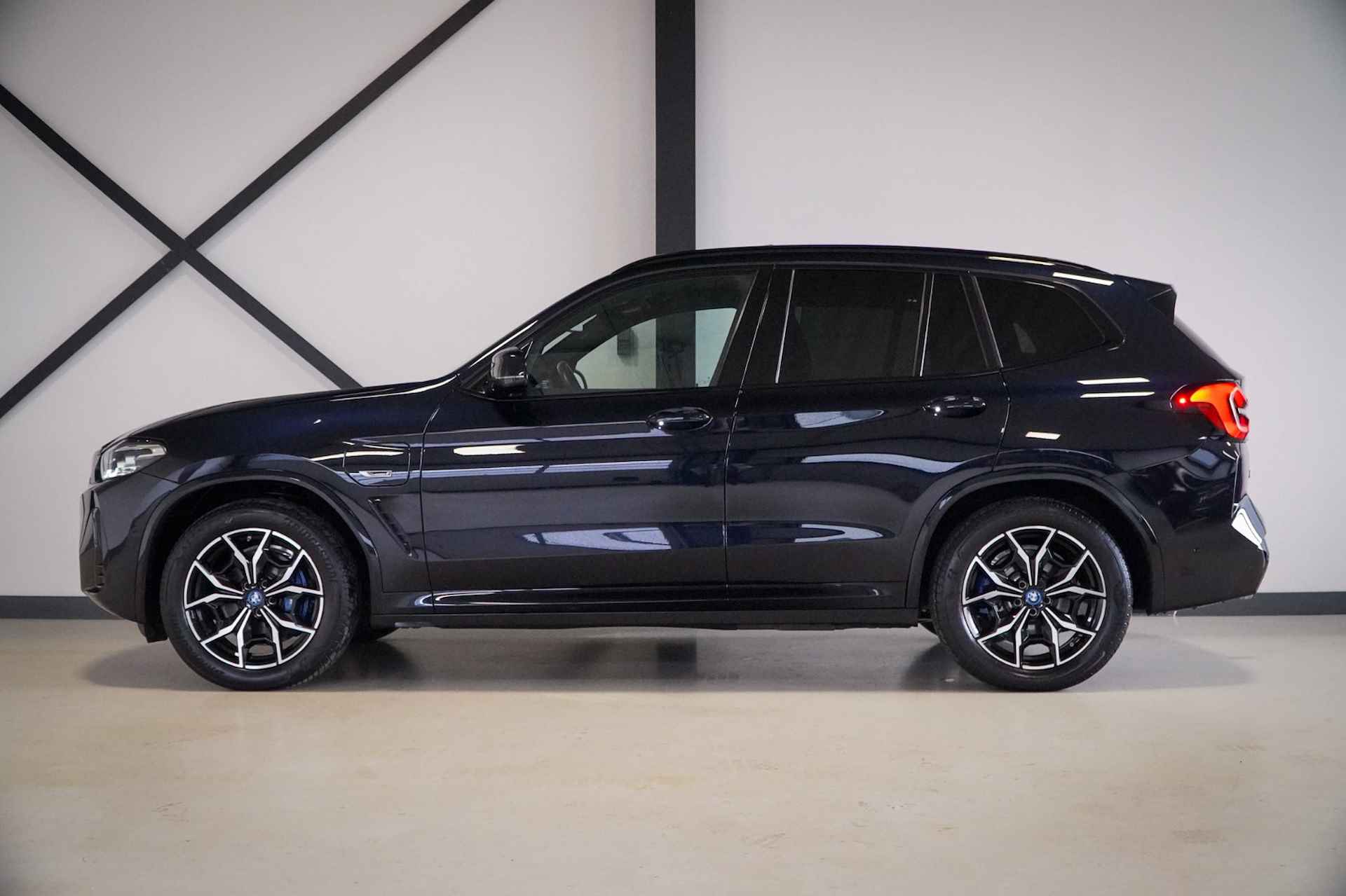 BMW X3 xDrive30e Business Edition Plus M-Sport int. 292 PK Carbonschwarz | Open dak | HUD | Camera | Elekt.haak | Leder | Full LED | Zeer netjes - 20/28