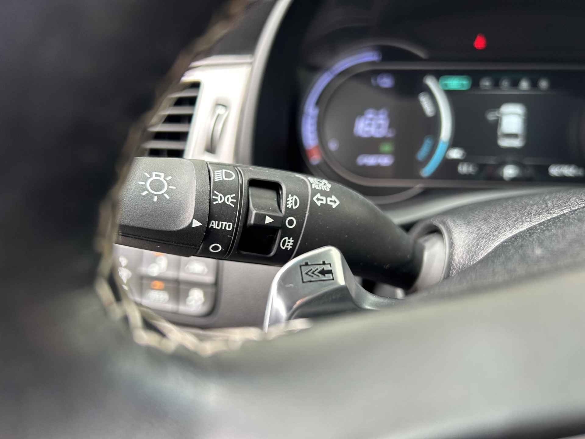 Kia e-Niro ExecutiveLine 64 kWh Automaat | Leder | JBL | Camera | Navi | Stuur-/Stoelverwarming | Key-Less | Clima | PDC | Cruise | LED | - 16/31
