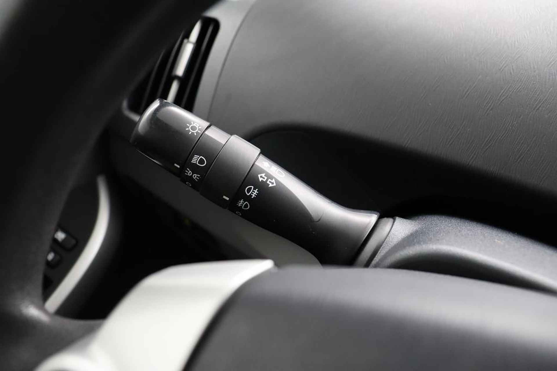 Toyota Prius 1.8 Comfort Climate-Control | Cruise-Control | - 30/45