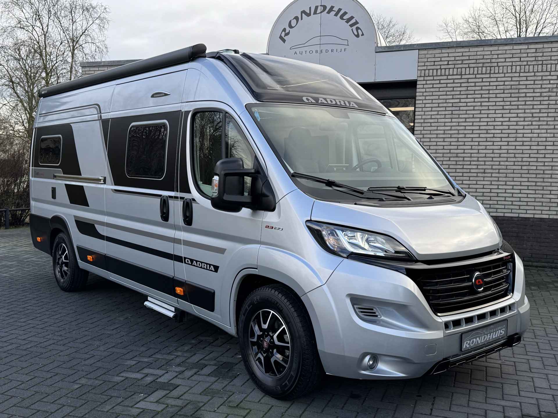 Adria Twin Supreme 640 SLB 160 pk AUTOMAAT 9-Traps Euro6 Fiat Ducato **Enkele lengtebedden/4 zitplaatsen/Luifel/Trekhaak/Slechts 35.75 - 51/81