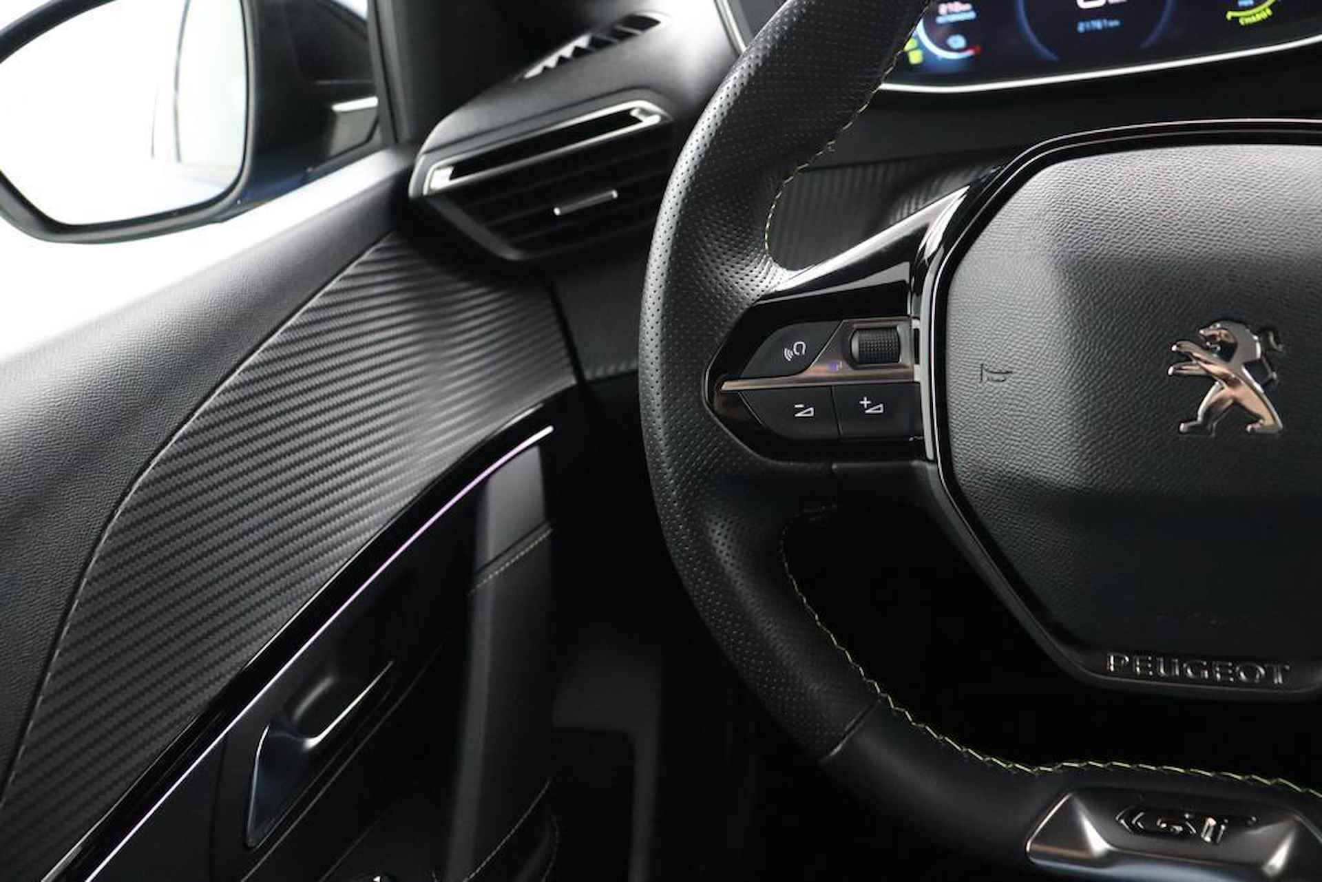 Peugeot 208 EV GT 350 50 kWh | Navi | Camera | Ad. Cruise | Sportstoelen verwarmd | Blindspot | LED | PDC V+A | LMV 17inch | 21.755 km! - 38/53