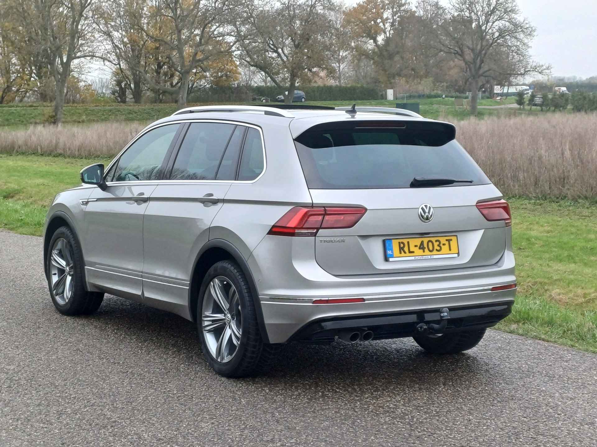 Volkswagen Tiguan 1.4 TSI ACT Comfortline Business R | R-Line | Pano | Trekh | NL | 19 " | LED | Digi Dash - 9/64