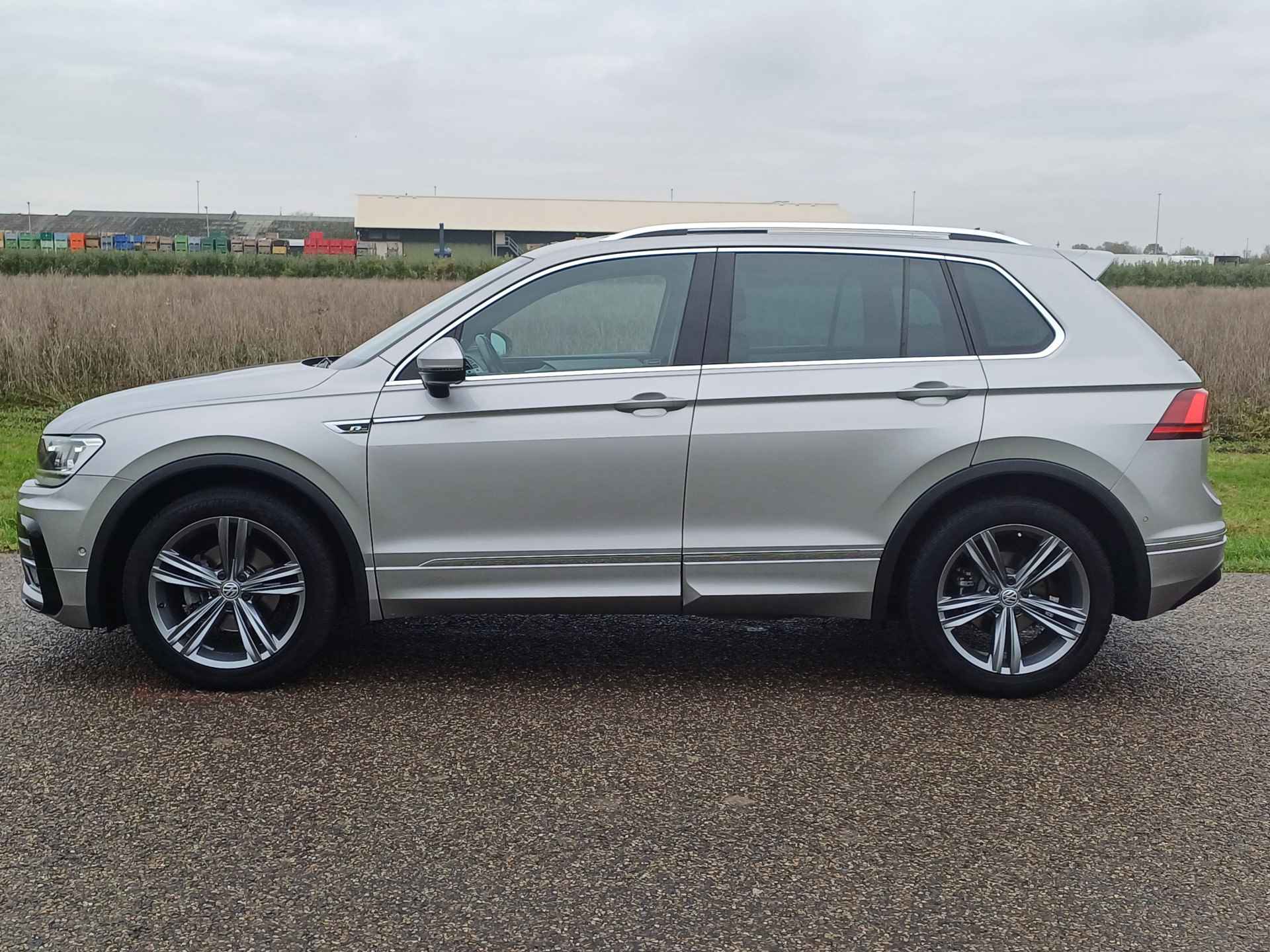 Volkswagen Tiguan 1.4 TSI ACT Comfortline Business R | R-Line | Pano | Trekh | NL | 19 " | LED | Digi Dash - 10/64