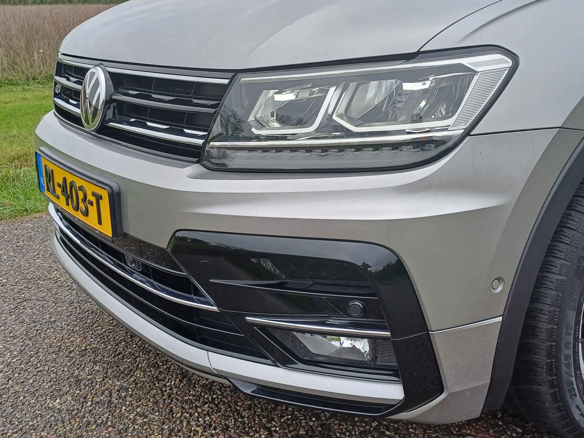 Volkswagen Tiguan 1.4 TSI ACT Comfortline Business R | R-Line | Pano | Trekh | NL | 19 " | LED | Digi Dash - 11/64