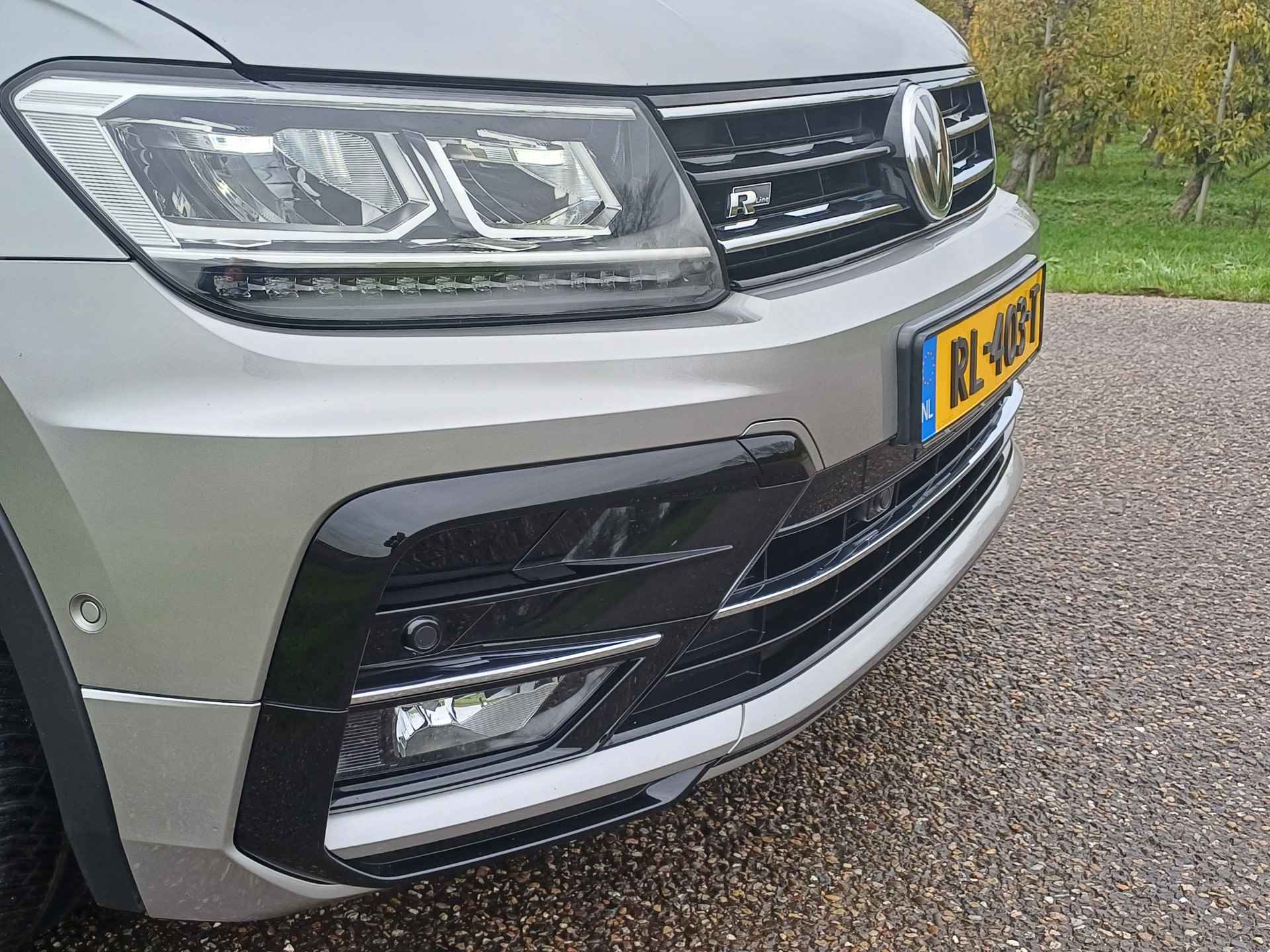 Volkswagen Tiguan 1.4 TSI ACT Comfortline Business R | R-Line | Pano | Trekh | NL | 19 " | LED | Digi Dash - 28/64