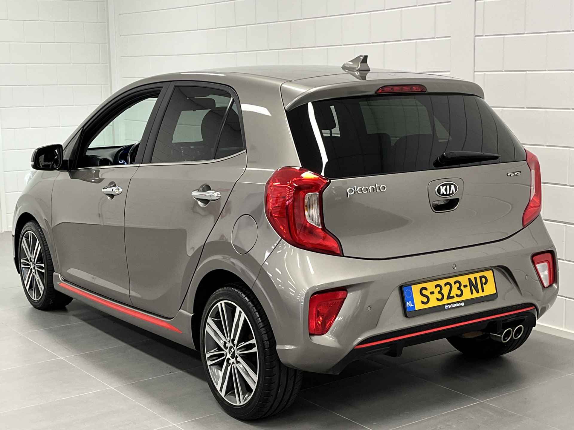 Kia Picanto 1.2 CVVT GT Line AUTOMAAT! | NAVIGATIE | LEDER | PARKEERCAMERA | ZEER COMPLEET! - 10/45