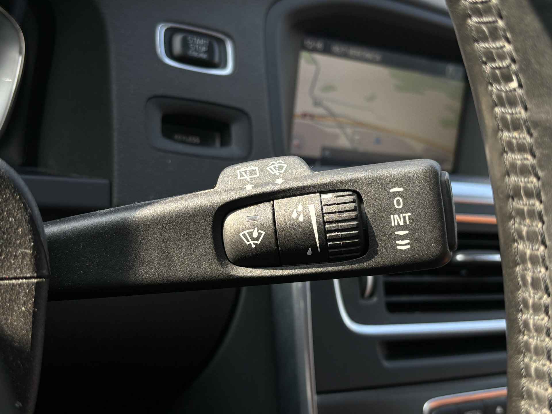 Volvo V60 2.4 D6 AWD Plug-In Hybrid Summum | Goed onderhouden | Schuifdak | Stuurverwarming - 27/47