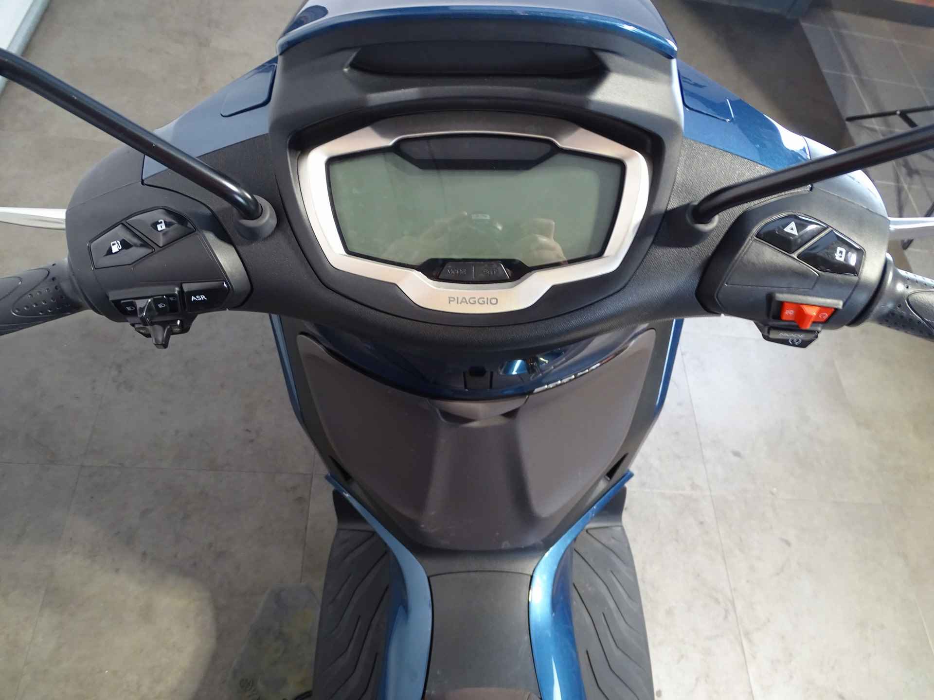 Piaggio BEVERLY 300 S - 6/6