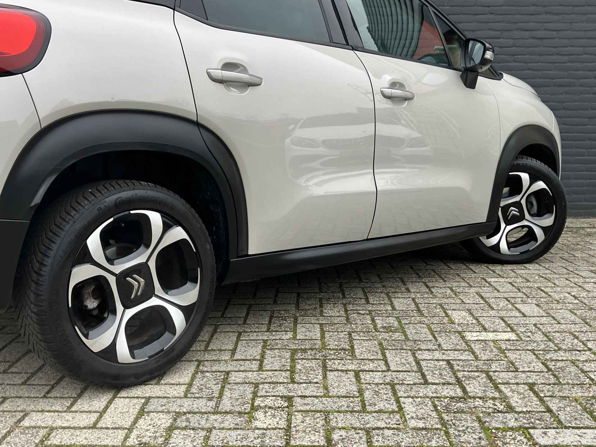 Citroën C3 Aircross 1.2 PureTech S&S Shine AUT. | navigatie | panoramadak | camera | apple carplay/android auto | keyless entry - 11/40