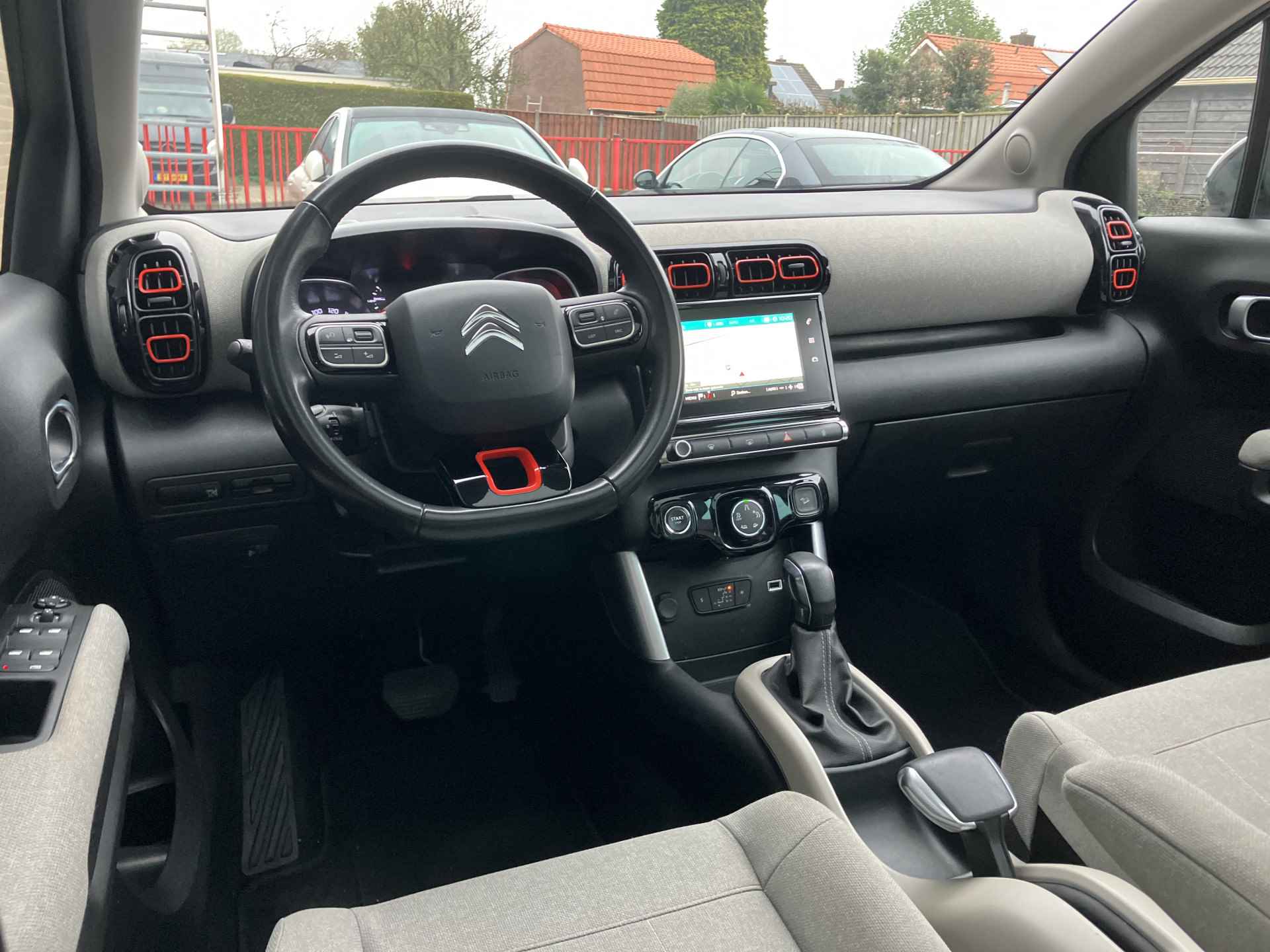 Citroën C3 Aircross 1.2 PureTech S&S Shine AUT. | navigatie | panoramadak | camera | apple carplay/android auto | keyless entry - 16/40