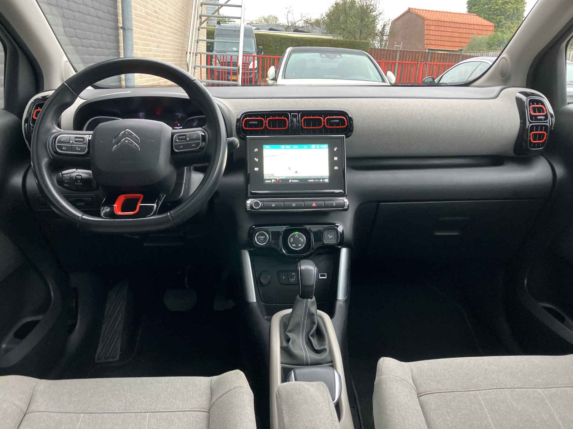 Citroën C3 Aircross 1.2 PureTech S&S Shine AUT. | navigatie | panoramadak | camera | apple carplay/android auto | keyless entry - 17/40