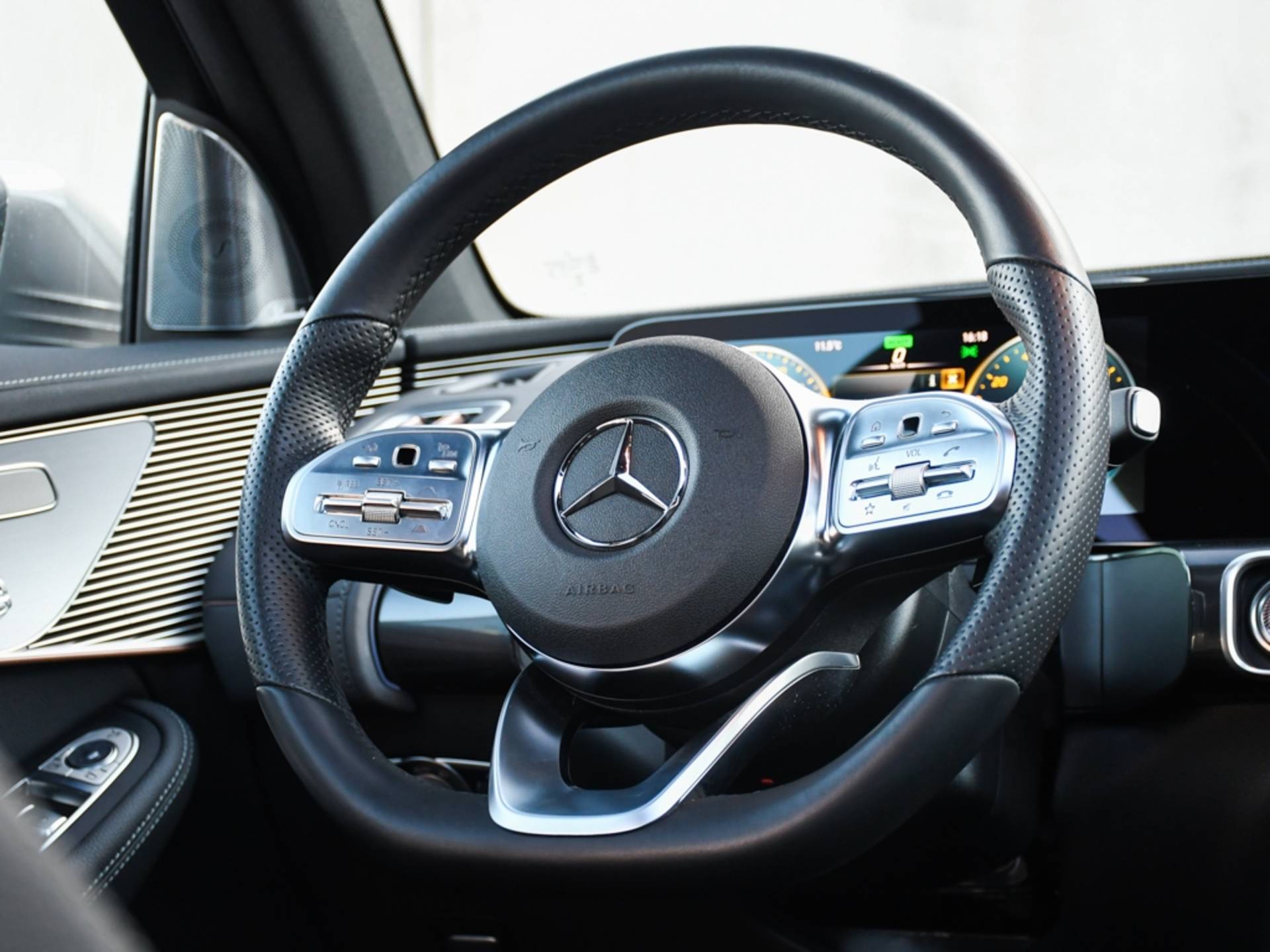 Mercedes EQC 400 4MATIC Business Solution AMG 80kWh 408pk Automaat BURMESTER SOUND | 360º CAM. | SCHUIF-DAK | ADAPT. CRUISE | 20'' LM - 25/67